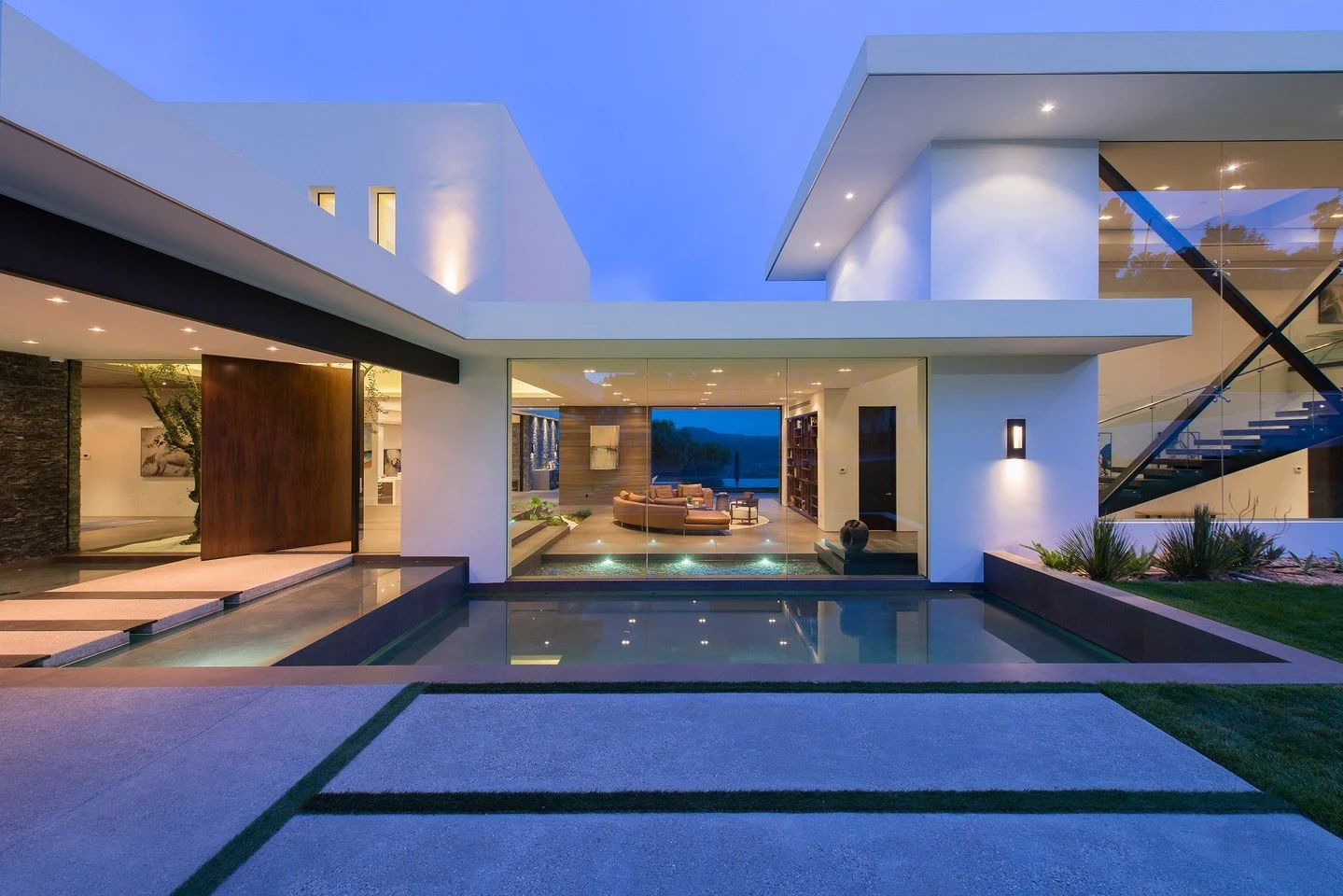 Modern architecture for luxury indoor outdoor living at our Benedict Canyon 2016 house in Beverly Hills. Photo by @maccollum
