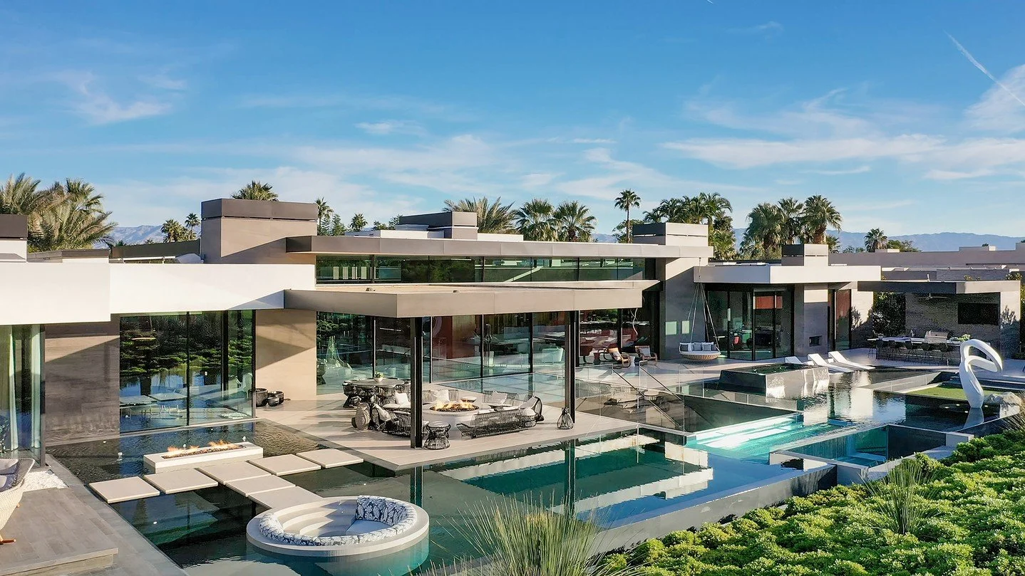 Serenity's resort style backyard with luxury pool, lounges, outdoor dining area, and @richard_erdman artwork. Photo by @maccollum