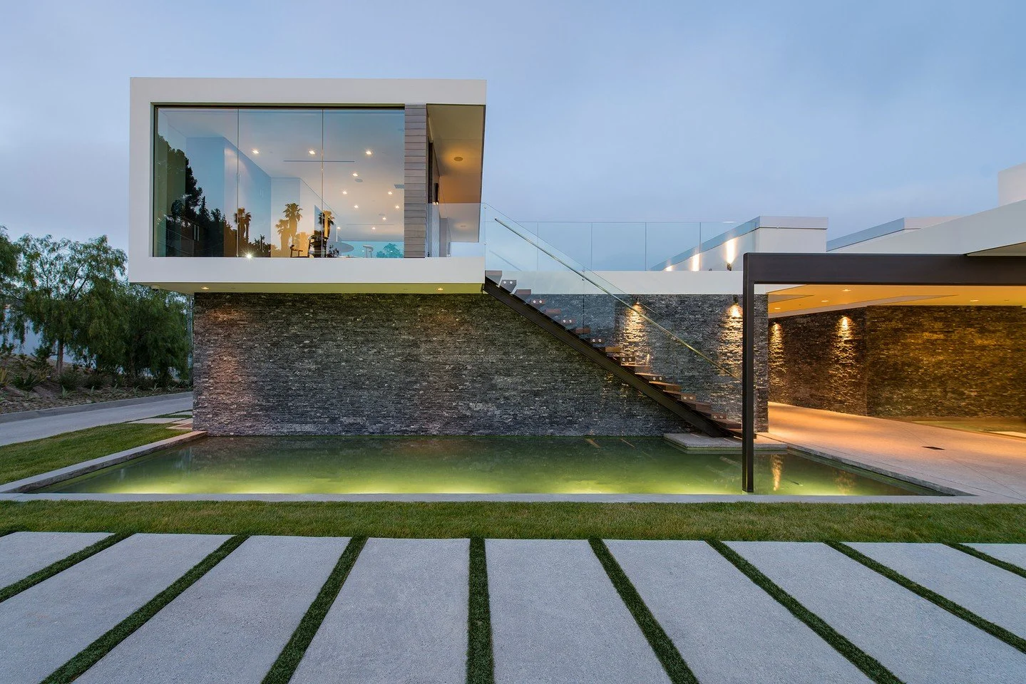 The modern guest house and studio at our Benedict Canyon 2016 home in Beverly Hills. Photo by @maccollum