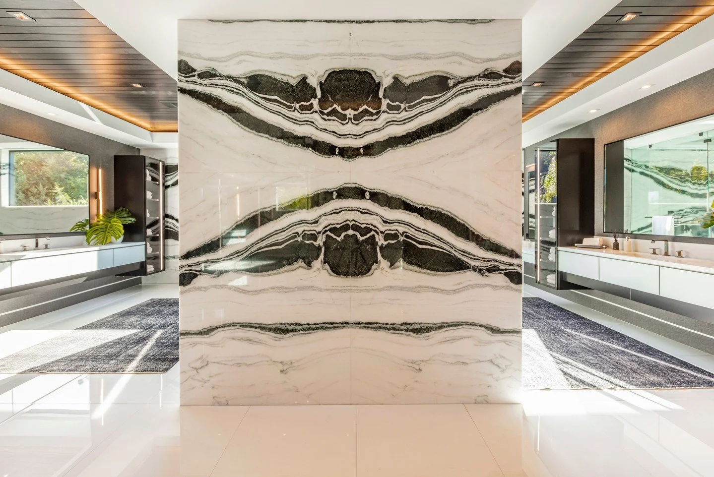 The modern black and white marble bathroom in the primary suite of our Bundy Drive luxury home in Brentwood, Los Angeles. Photo by @berlynmedia