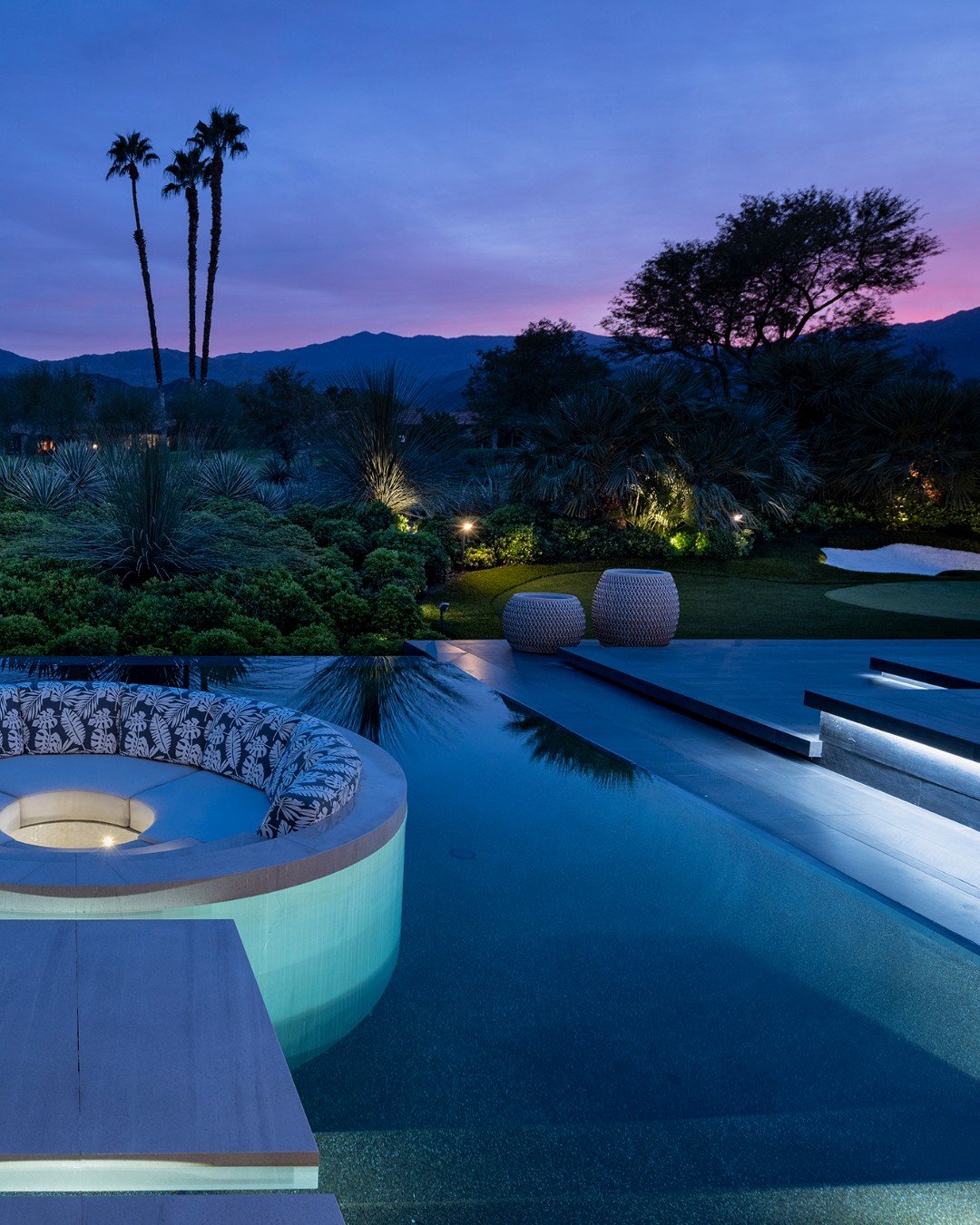 The luxury resort style pool terrace with floating conversation island and mountain views at our Serenity house in Indian Wells. Photo by @maccollum