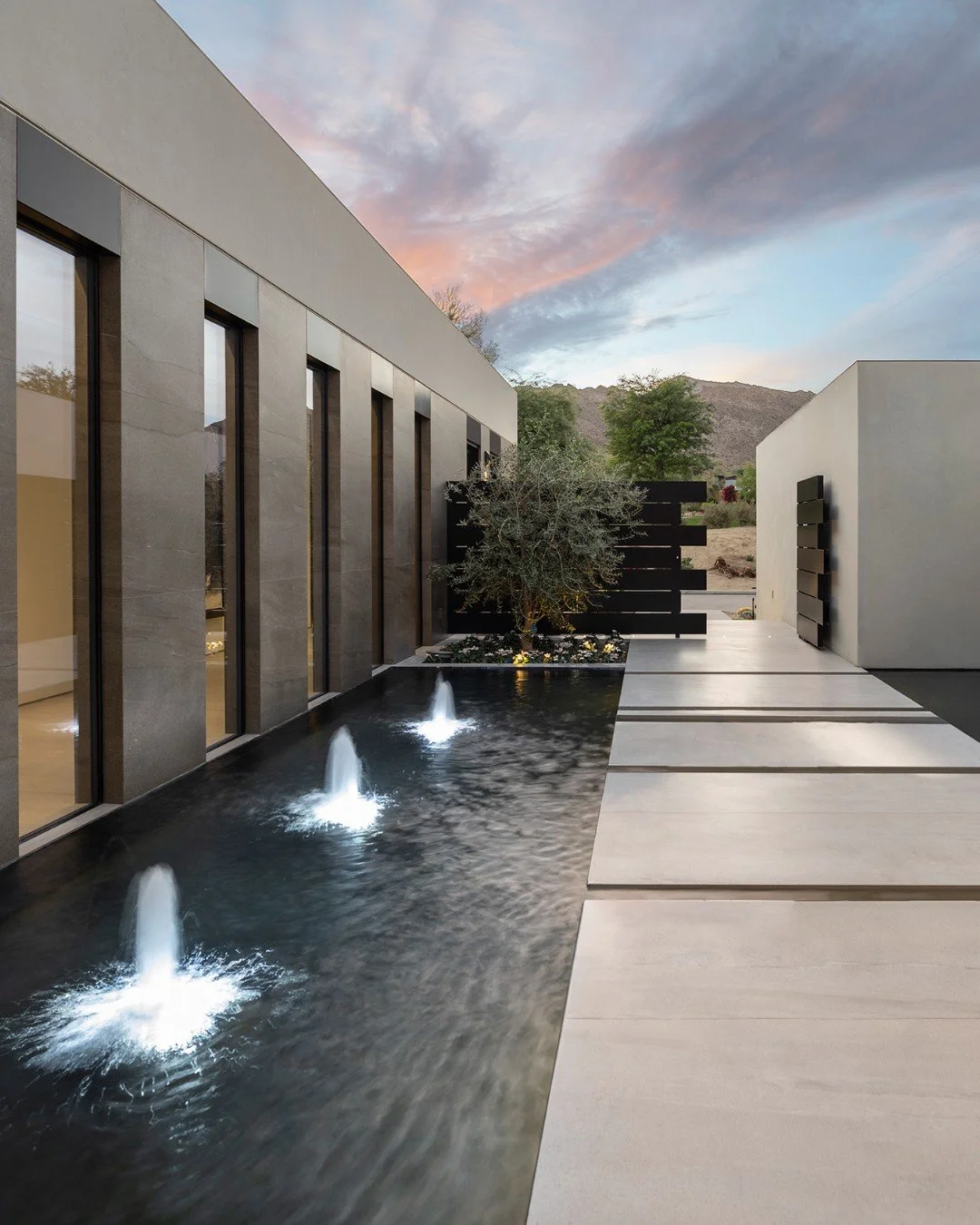 The modern entry courtyard at our Bighorn house in Palm Desert, with natural elements and a warm, minimalist design. Photo by @maccollum