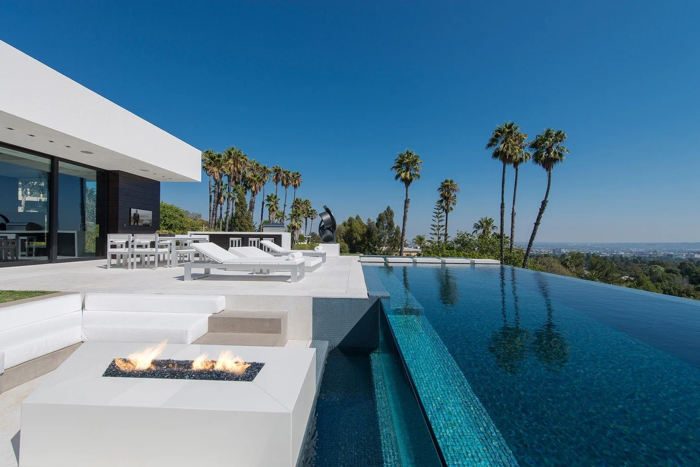 Modern luxury living at our Laurel Way house in Beverly Hills. Photo by @maccollum