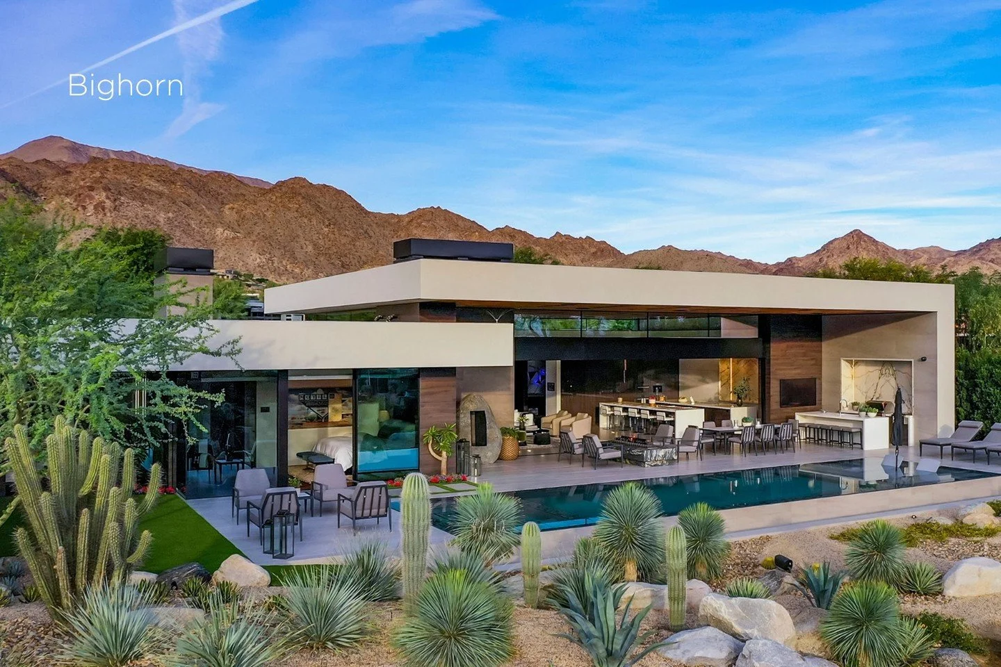 Modern outdoor terraces for luxury resort style living. Which one is your fave?