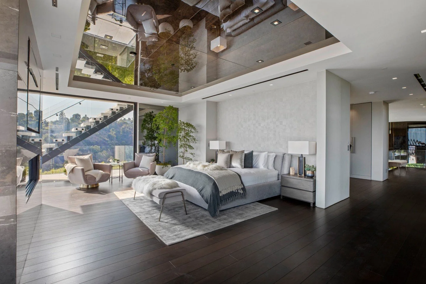 The primary bedroom suite at our Summitridge Drive house opens directly onto an outdoor terrace for west coast style indoor outdoor living. Photo by @mrbarcelo