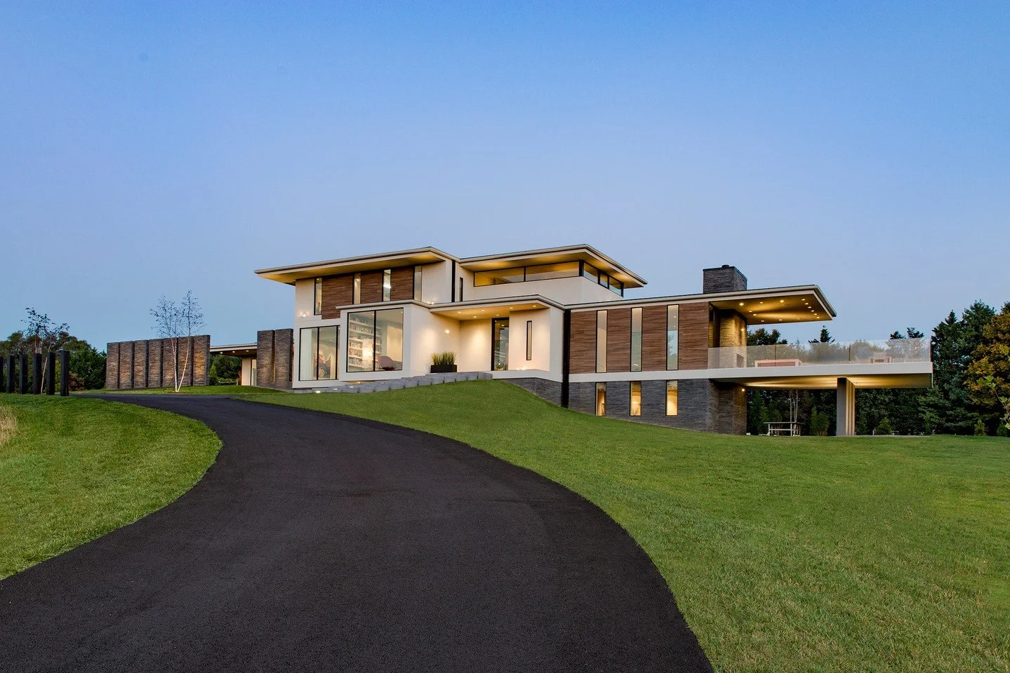 Walker Road, a modern family home in Great Falls, Virginia. Photo by @maccollum