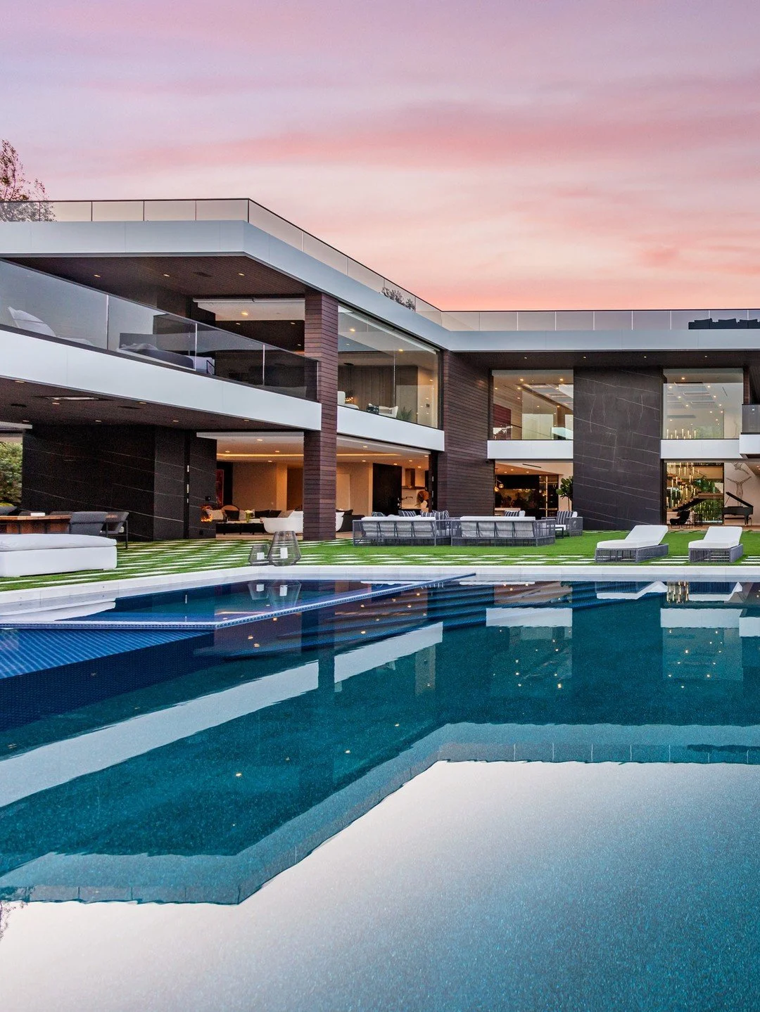 Bundy Drive, a resort style home for the luxury LA lifestyle. Photo by @berlynmedia
