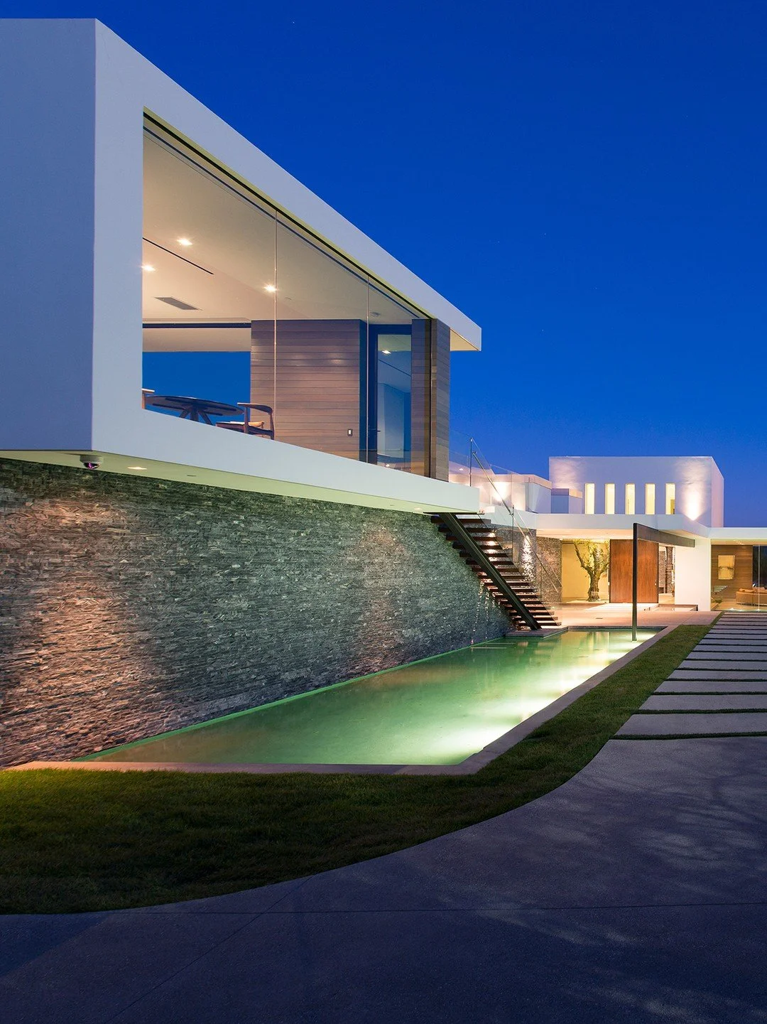 Modern details in the luxury design of our Benedict Canyon 2016 house in Beverly Hills. Photo by @maccollum