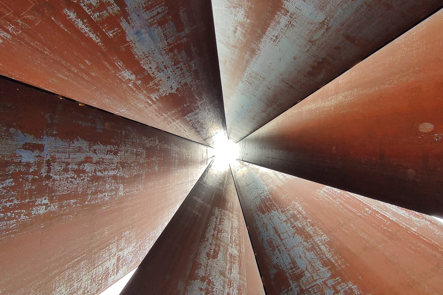 The Gravity of Art: Richard Serra’s Modern Vision in Steel