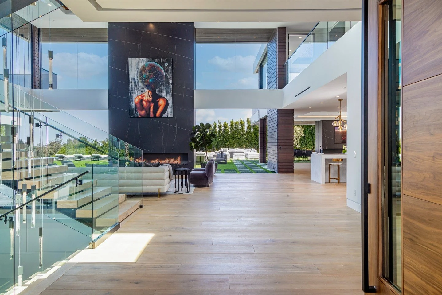 The spacious interior with modern open plan design at our Bundy Drive house in Brentwood, Los Angeles.⁠
⁠
Architecture: @whipplerussellarchitects⁠
Principal Architect: Marc Whipple, AIA⁠
Photos: @berlynmedia⁠
Project: Bundy Drive⁠
.⁠
.⁠
.⁠
⁠
#whipple