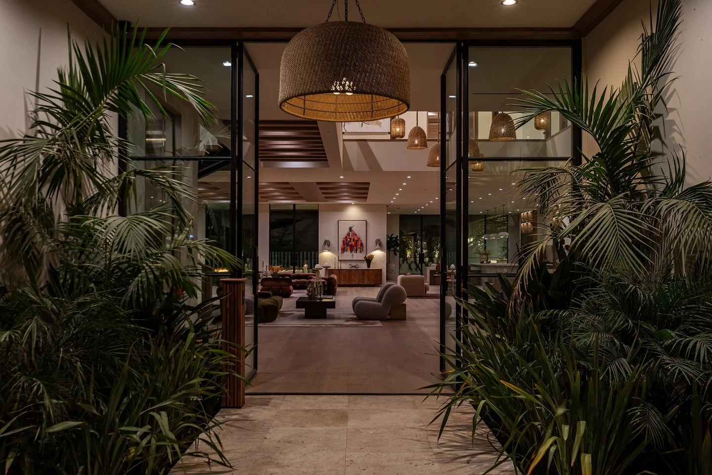 Franklin Canyon, a luxury Beverly Hills residence with warm, modern design. ⁠
⁠
Architecture: @whipplerussellarchitects⁠
Principal Architect: Marc Whipple, AIA⁠
Photo: @berlynmedia⁠
Project: Franklin Canyon⁠
.⁠
.⁠
.⁠
⁠
#whipplerussellarchitects #mode