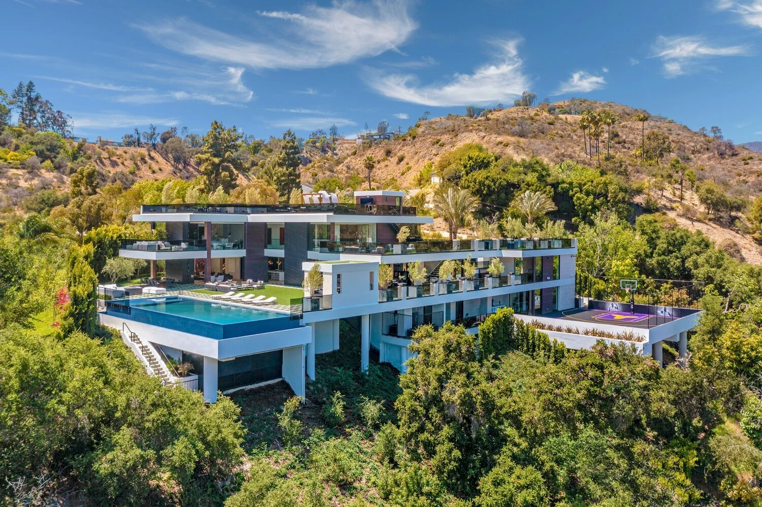 Luxury Hillside Homes 30,800+ Modern Hillside Homes Stock Photos,