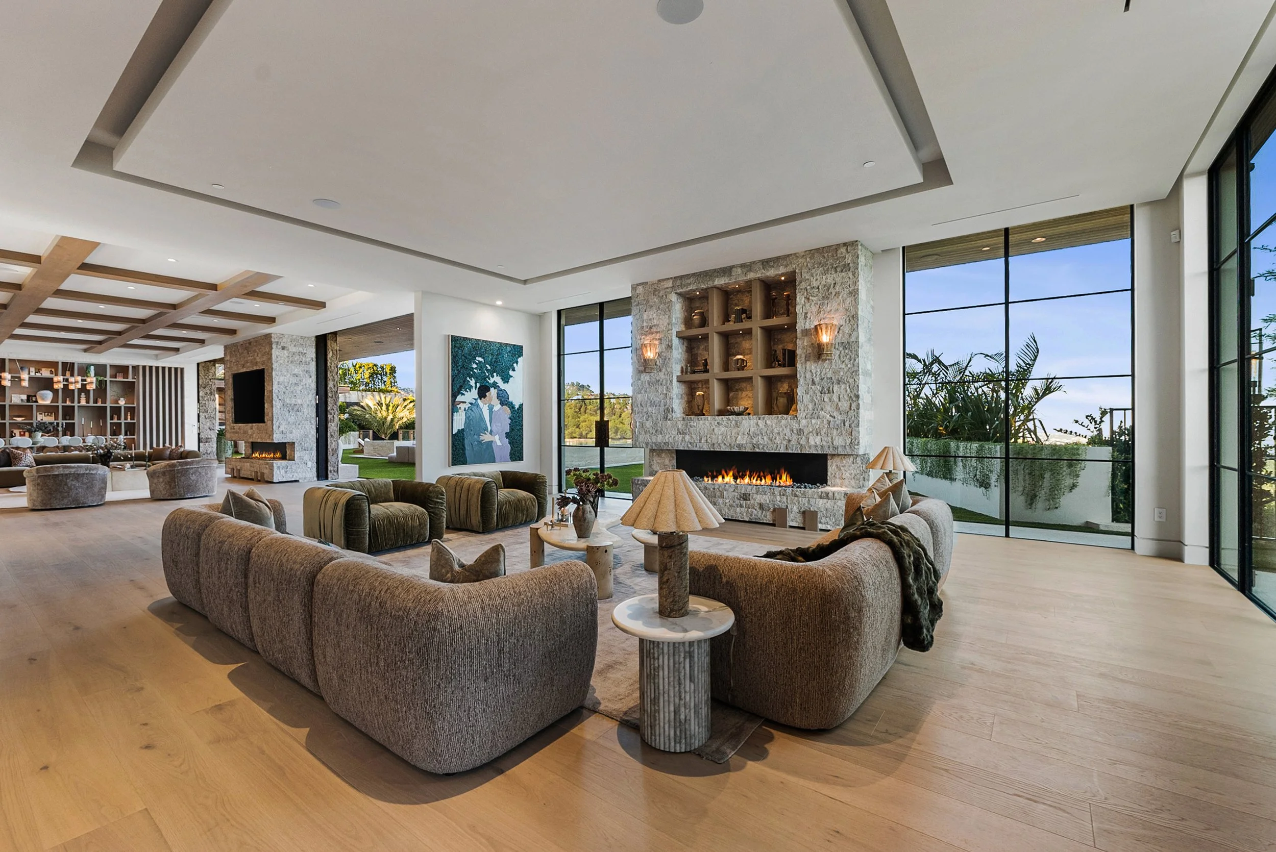 Laurel House Beverly Hills modern home with spacious open plan living room & luxury amenities