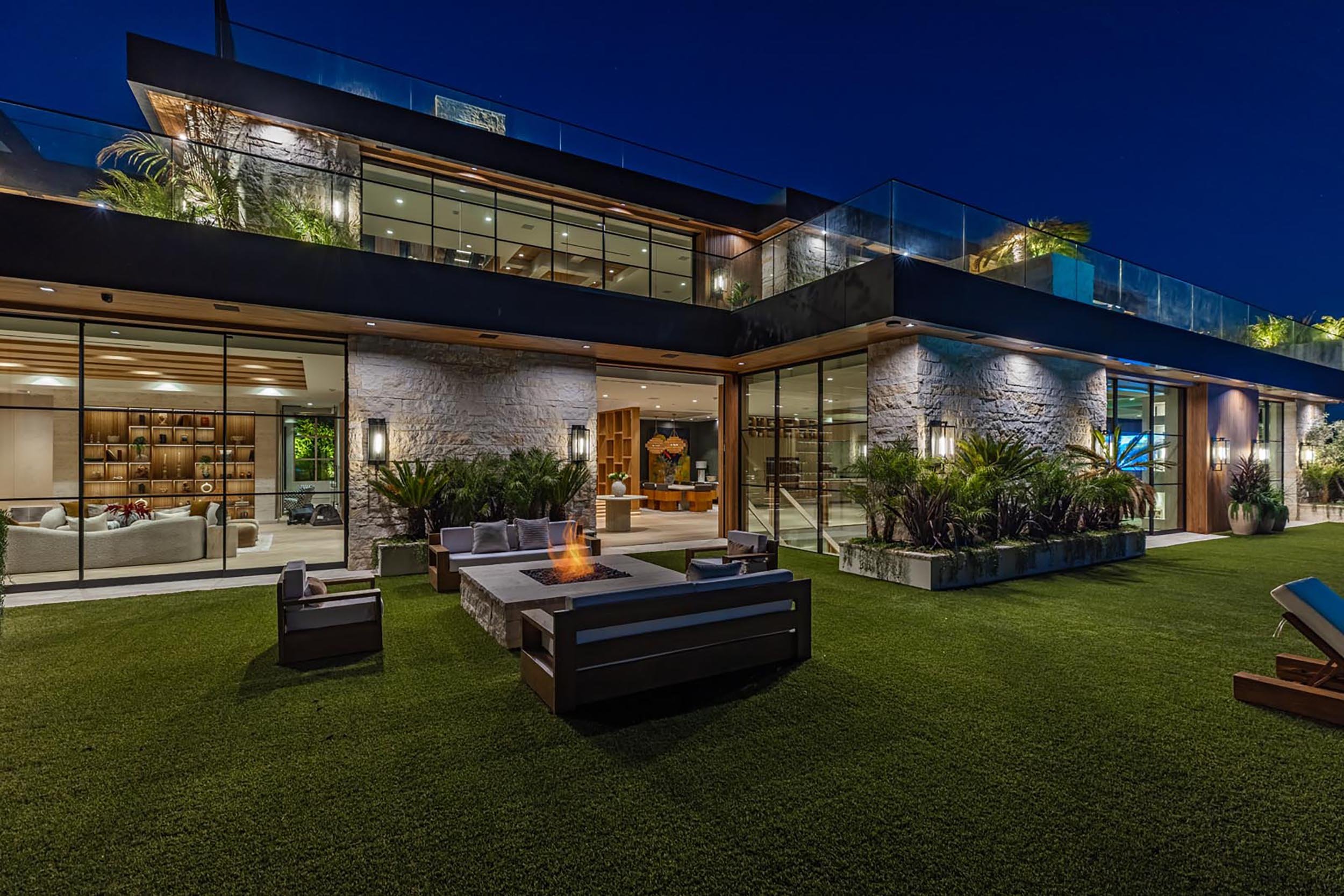 Hilton & Hyland – Beverly Hills Modern Architectural Mansion