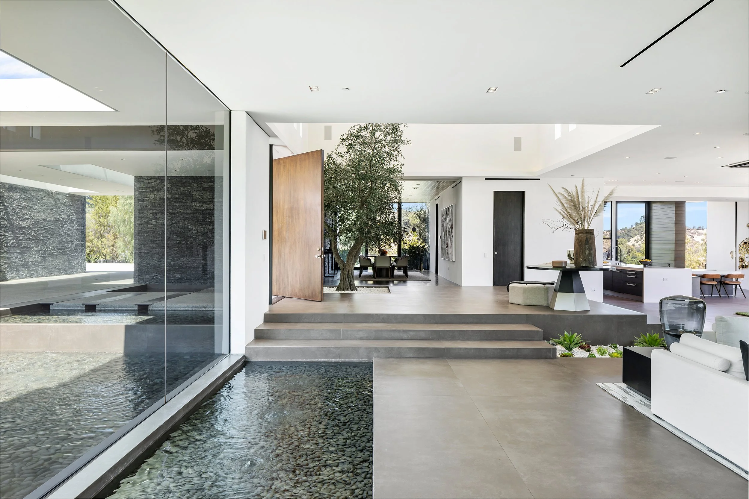 benedict canyon 2023 luxury resort style home in beverly hills | modern ...