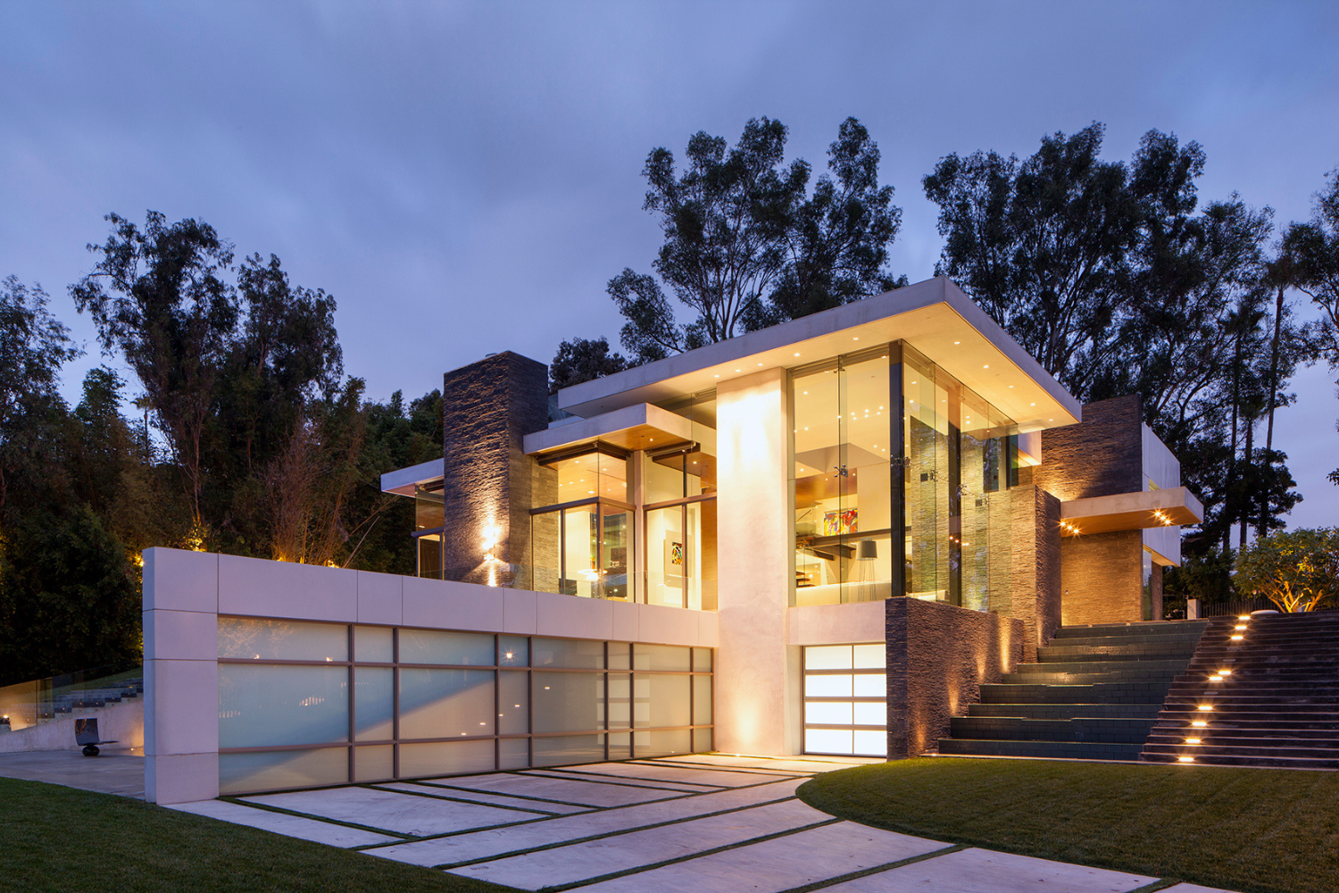 Summit House Beverly Hills modern home with glass wall exterior design