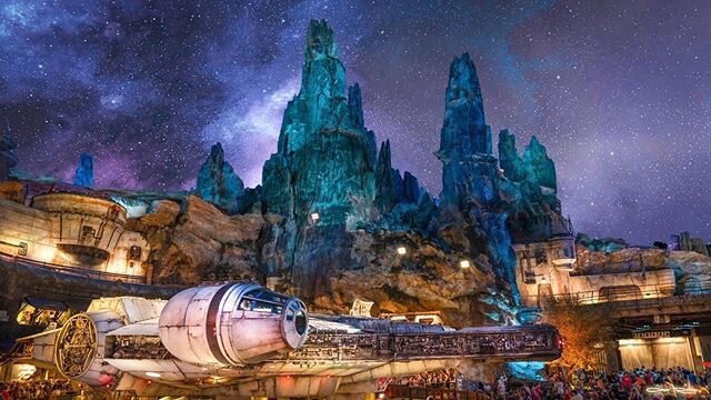 The Millennium Falcon on Batuu at Galaxy&rsquo;s Edge.
-
-
-
-
-
#galaxysedge #galaxiesedgedisney #disneygalaxiesedge #batuu #StarWarsLand #DisneyHollywoodStudios #Disneyland #DisneyWorld #WaltDisneyWorld #Disney #WDw  #StarWars #StarWarsLife #StarWa