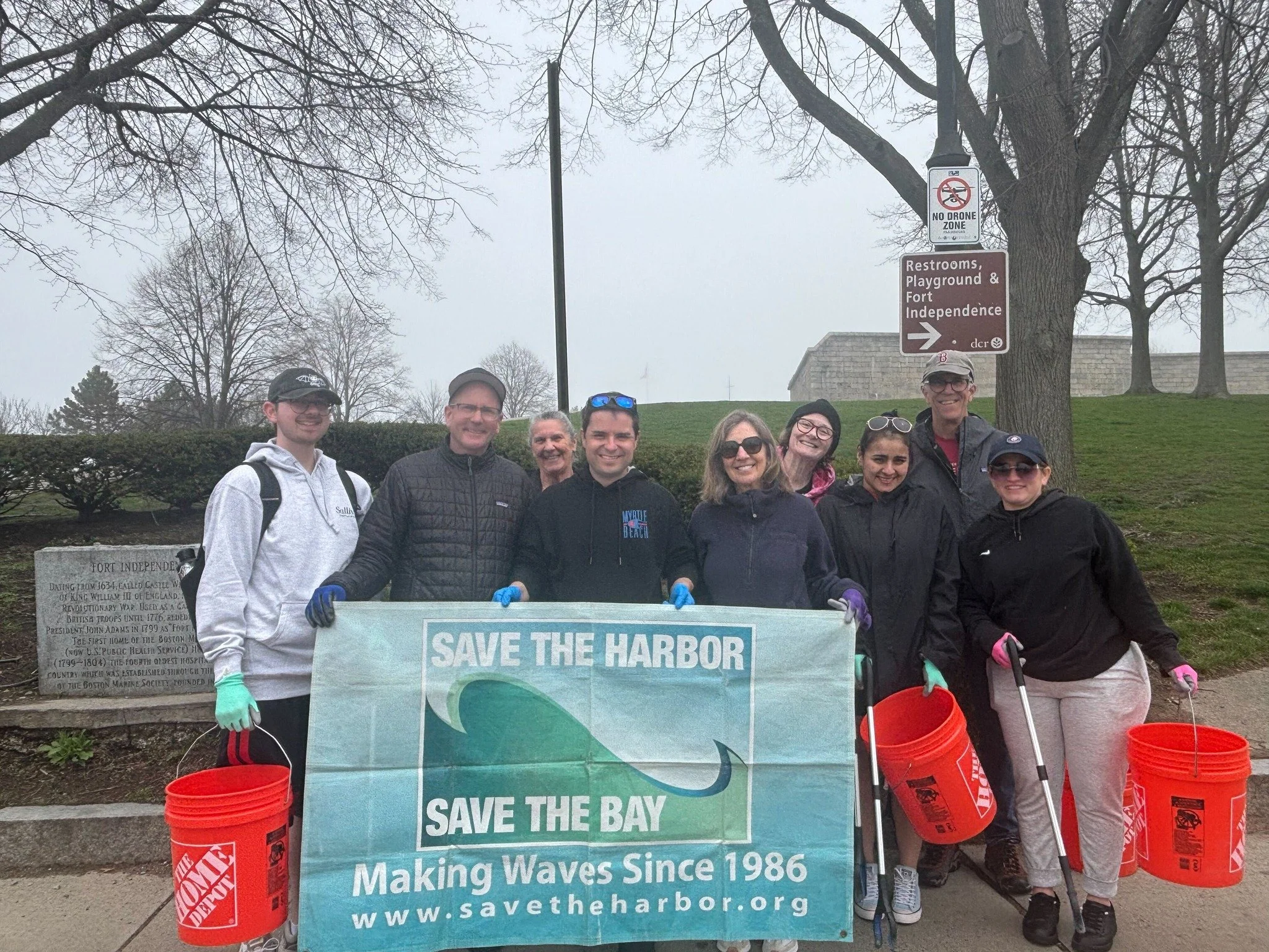 Another great beach cleanup in the books 🚮 Huge thank you to @livenationne and @lbpavilion for showing up and helping keep our beaches clean!
#savetheharbor #beachcleanup #bostonharbor @livenation