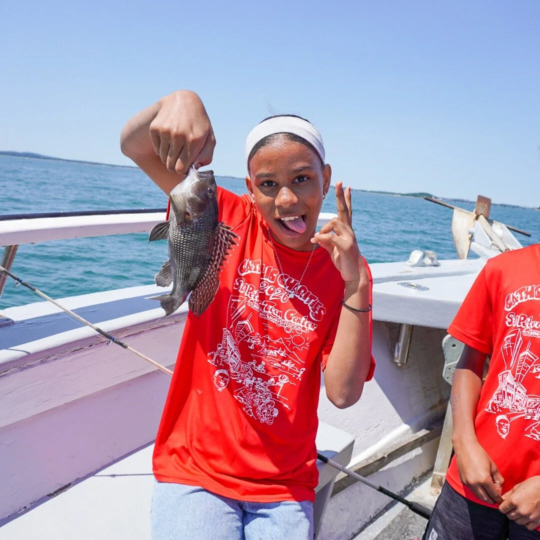 Over the summer, our youth staff took the lead on fishing trips with local youth groups across Boston Harbor, including @charitiesboston! 🎣🌊

They showed younger participants how to bait their hooks, cast their lines, and reel in their catches, gui