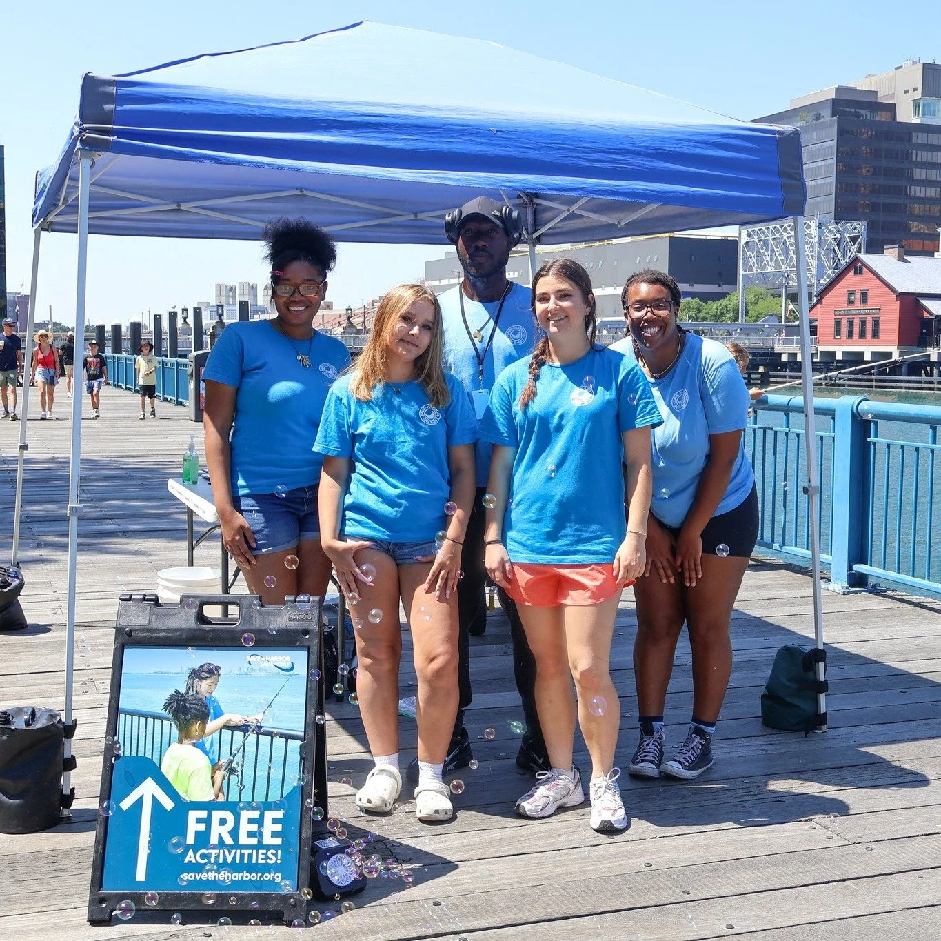 There's more to do outside the Boston Children's Museum than you might think! 🎣

This summer, our youth staff brought hands-on learning outdoors with fishing, touch tanks, murals, art projects, and storytelling along Fort Point Channel!

Just steps 