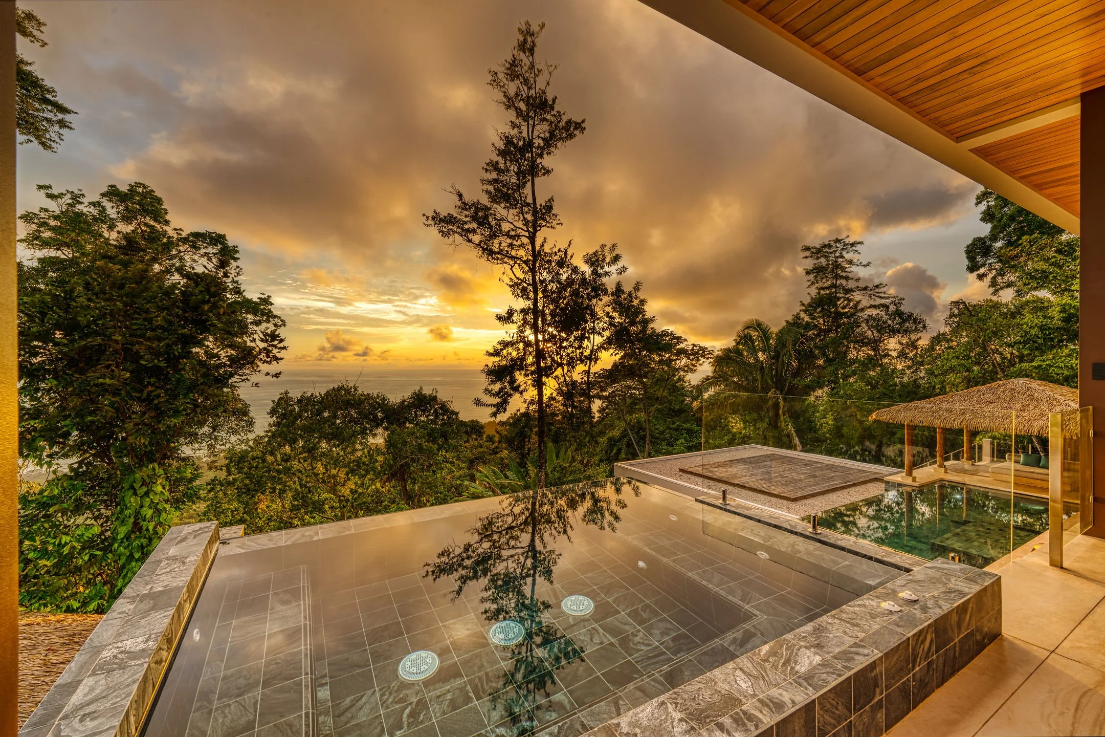 sunset terrace jaquzzi.jpg