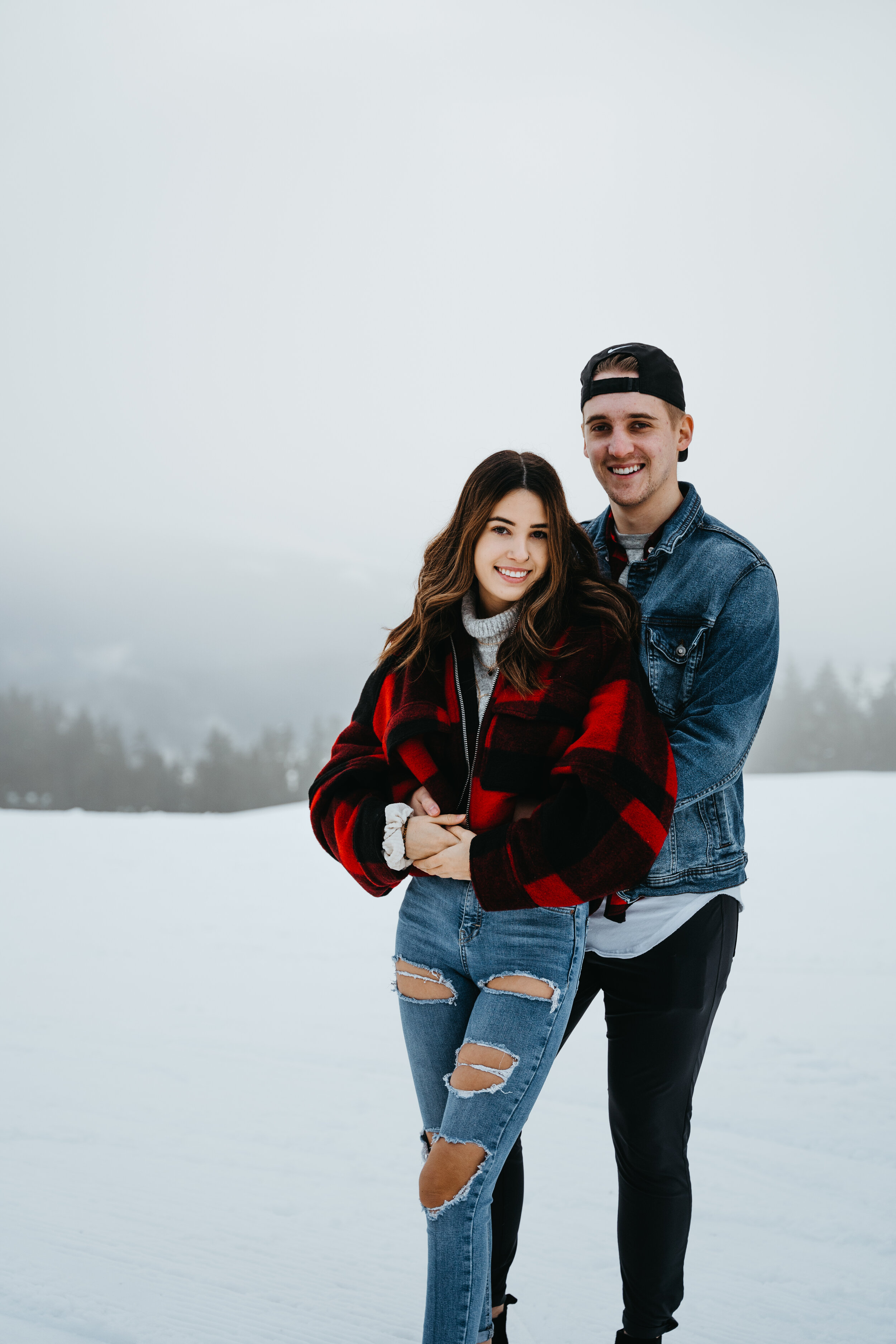 15 Ideas for Oh-So-Cozy Winter Engagement Photos - Brit + Co