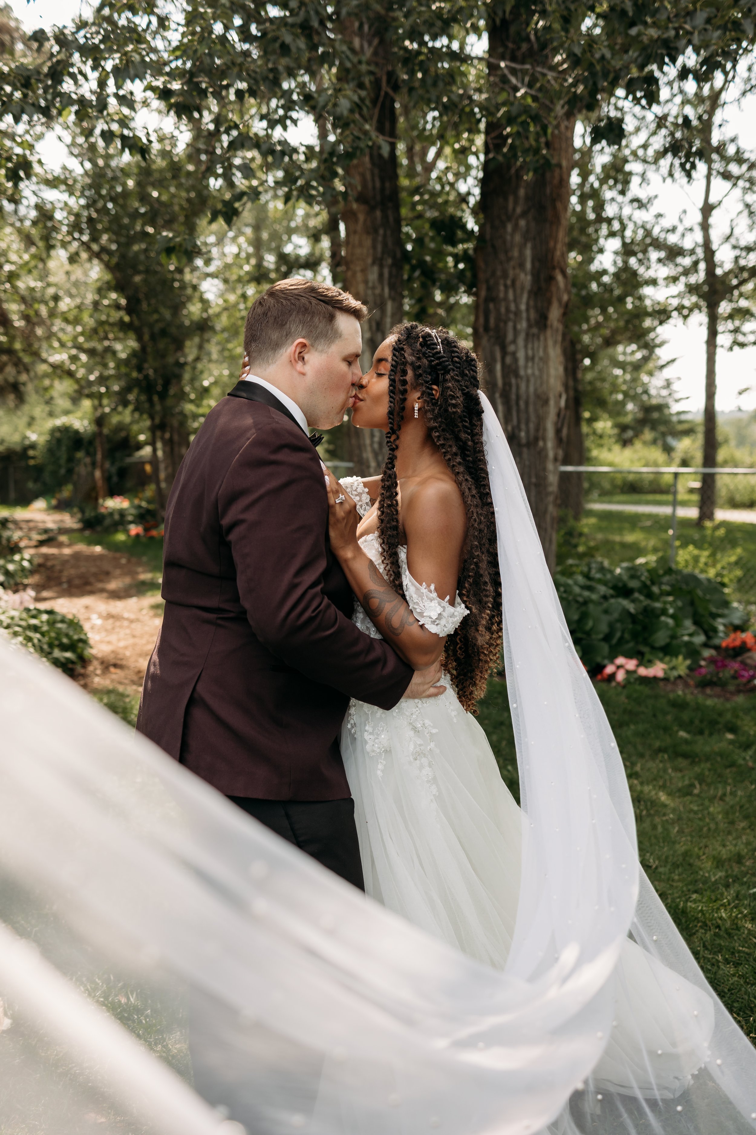 Wedding photos at st. albert botanic park