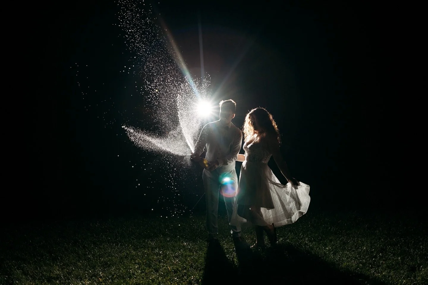 October 2026 is almost fully booked with weddings and you know what that means&hellip; 👀

Night portraits!! 🌙 

Whether it&rsquo;s a bubbly pop, cigars with wedding party or just a short moment to play and get creative together, night portraits are