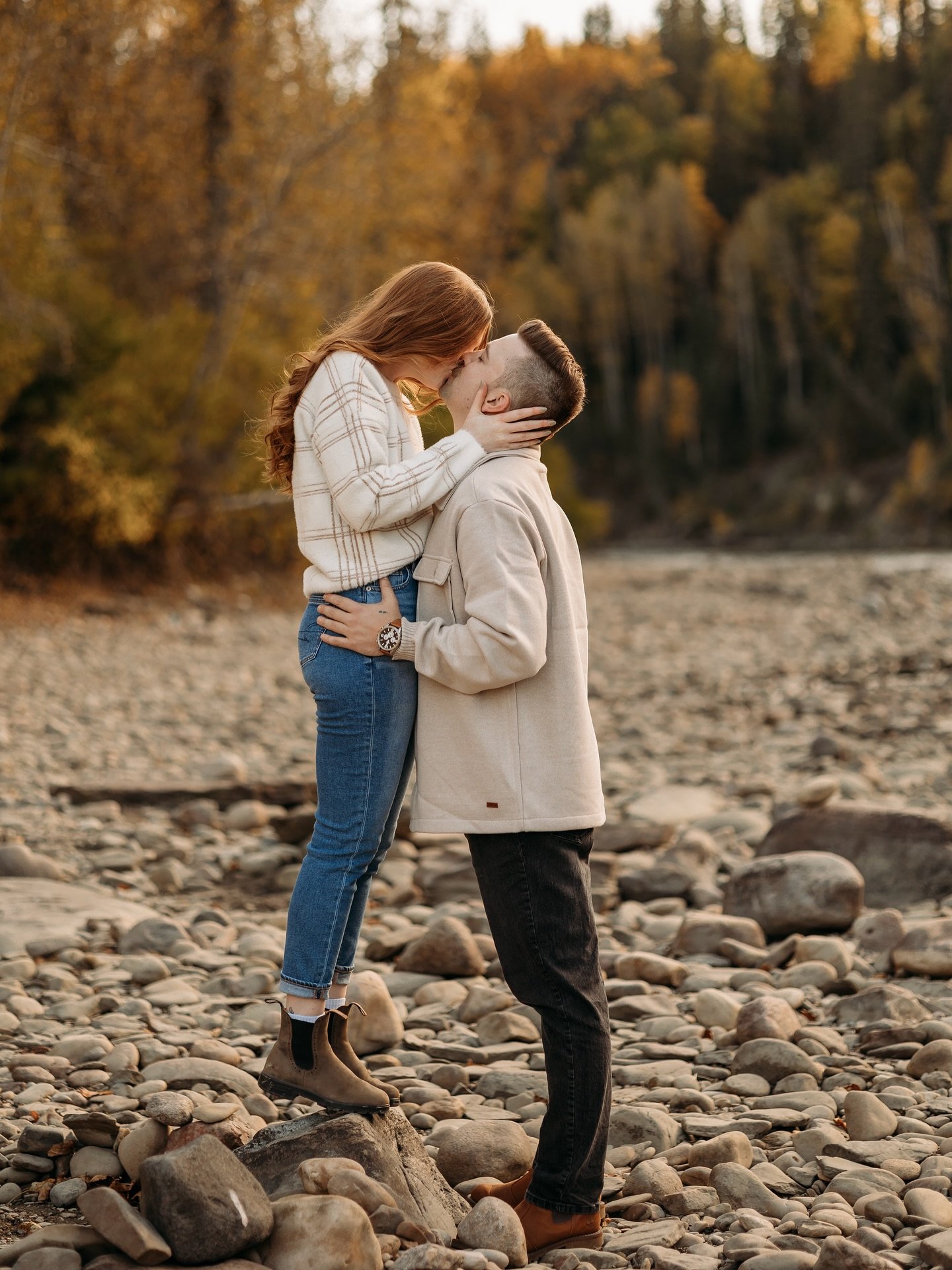 Fall truly makes me feel alive 🍂

I&rsquo;m a Libra so it&rsquo;s written in the stars for me to be obsessed with this time of year but nothing compares to driving to an engagement session at your favourite location when the colours are perfect and 