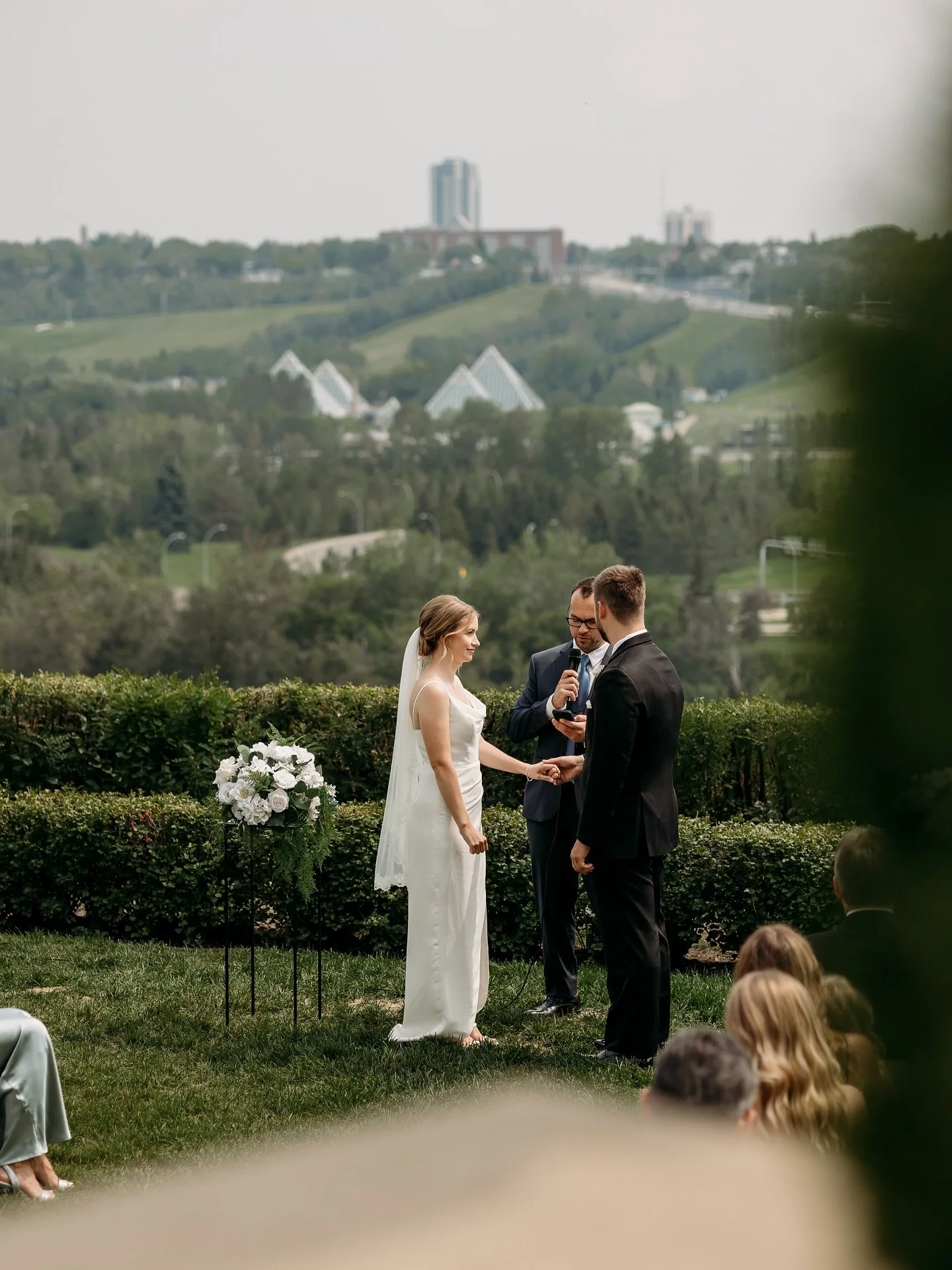 Take me back to this gorgeous, intimate wedding ceremony at @fairmontmac 💍

Over the years I&rsquo;ve learned a lot about myself as a wedding photographer and one being, that sometimes even the smallest weddings, leave the biggest impact on me&helli