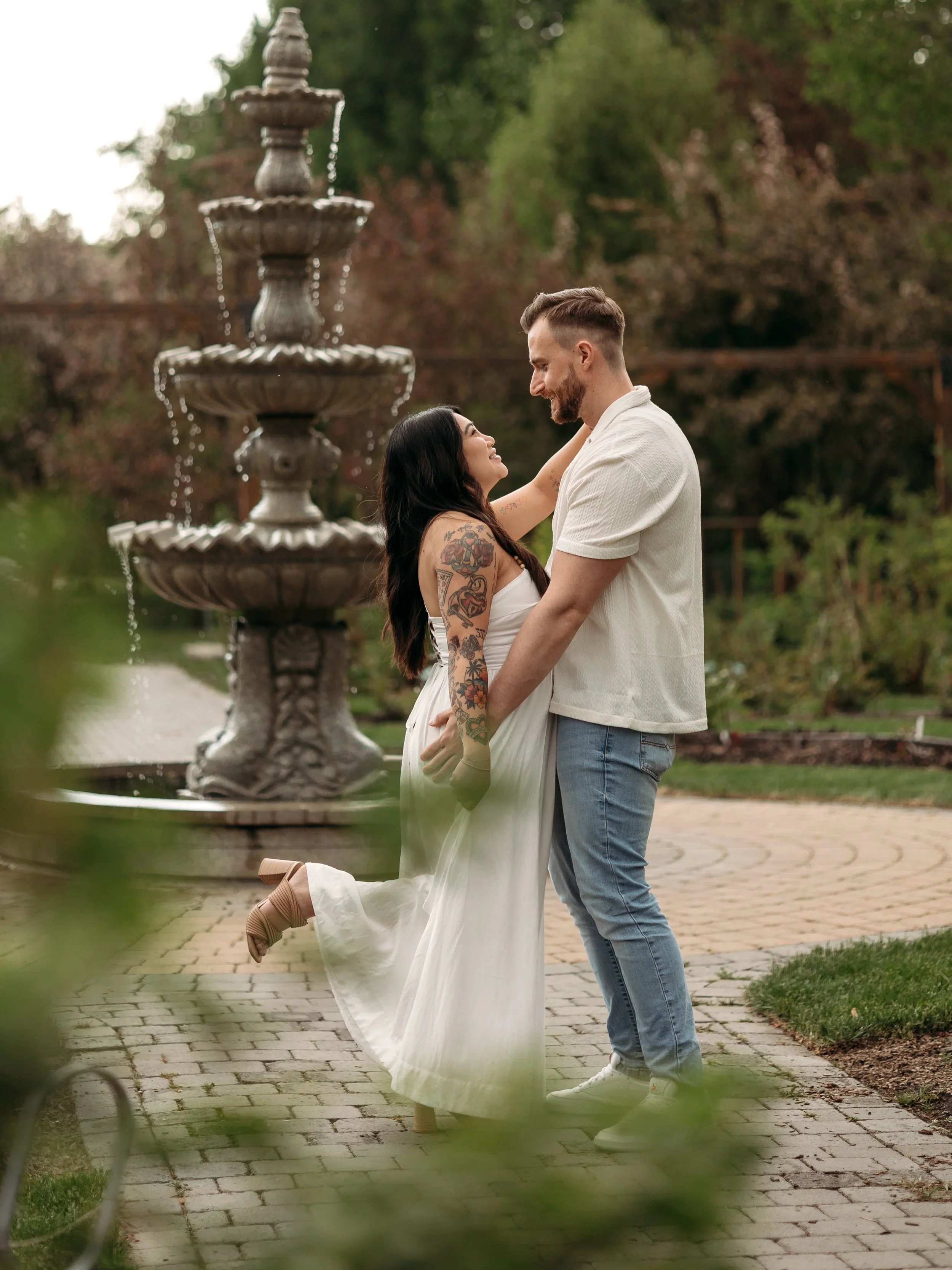 A few hours before this session we were questioning the weather&hellip; 

I&rsquo;m always tapped into the weather apps and keeping an eye on things leading up to your engagement photos but this day they were deceiving me. One said +23 with mixed sun