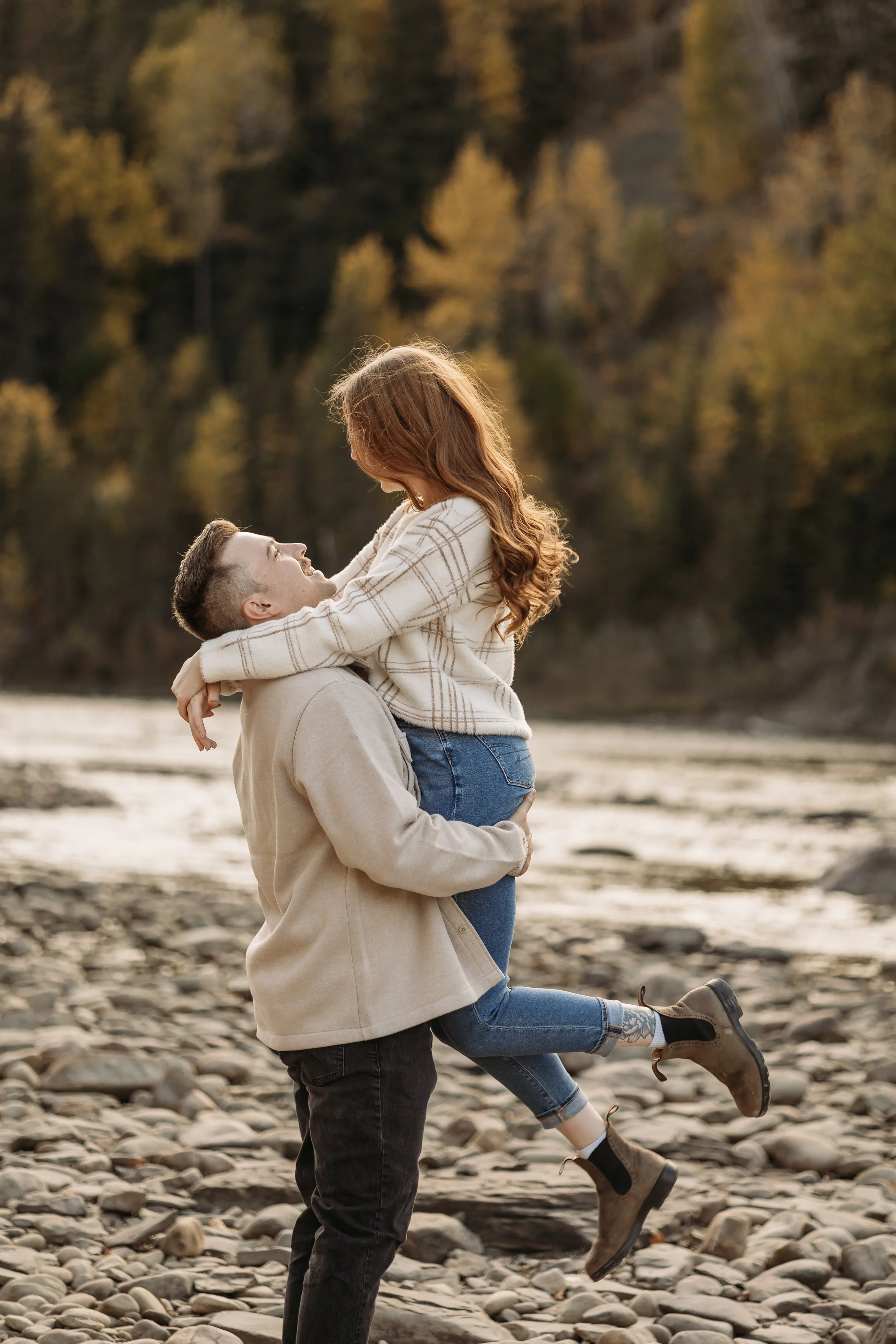 engagement photos at pembina river provincial park in alberta photography by edmonton alberta wedding photographer tays photos and beauty