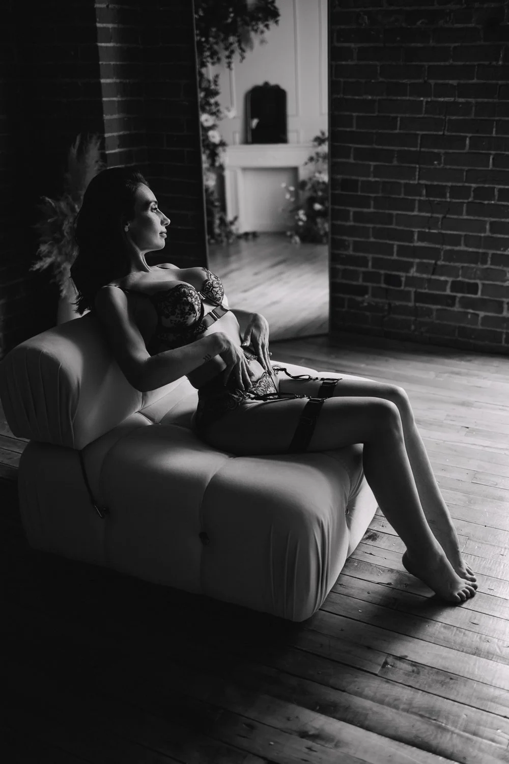 edmonton boudoir photography in edmonton boudoir studio photographed by edmonton boudoir photographer tays photos and beauty 