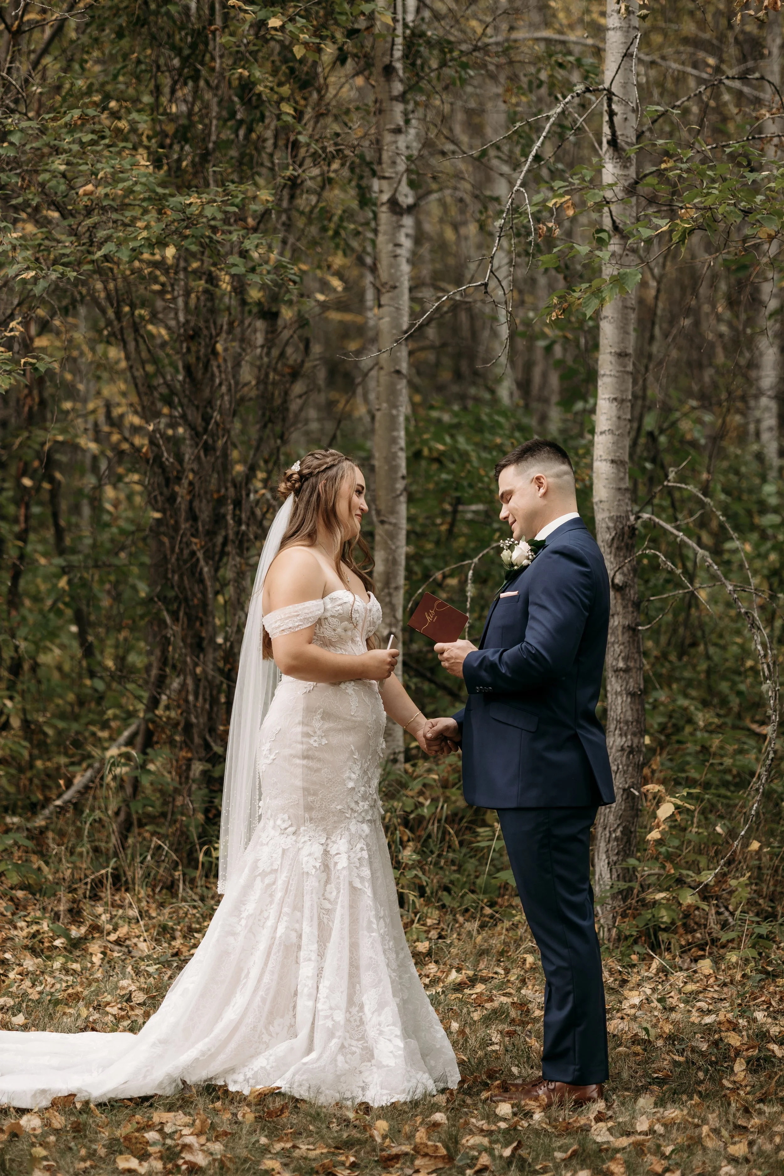 backyard wedding in alberta canada wedding photography by Edmonton alberta wedding photographer tays photos and beauty
