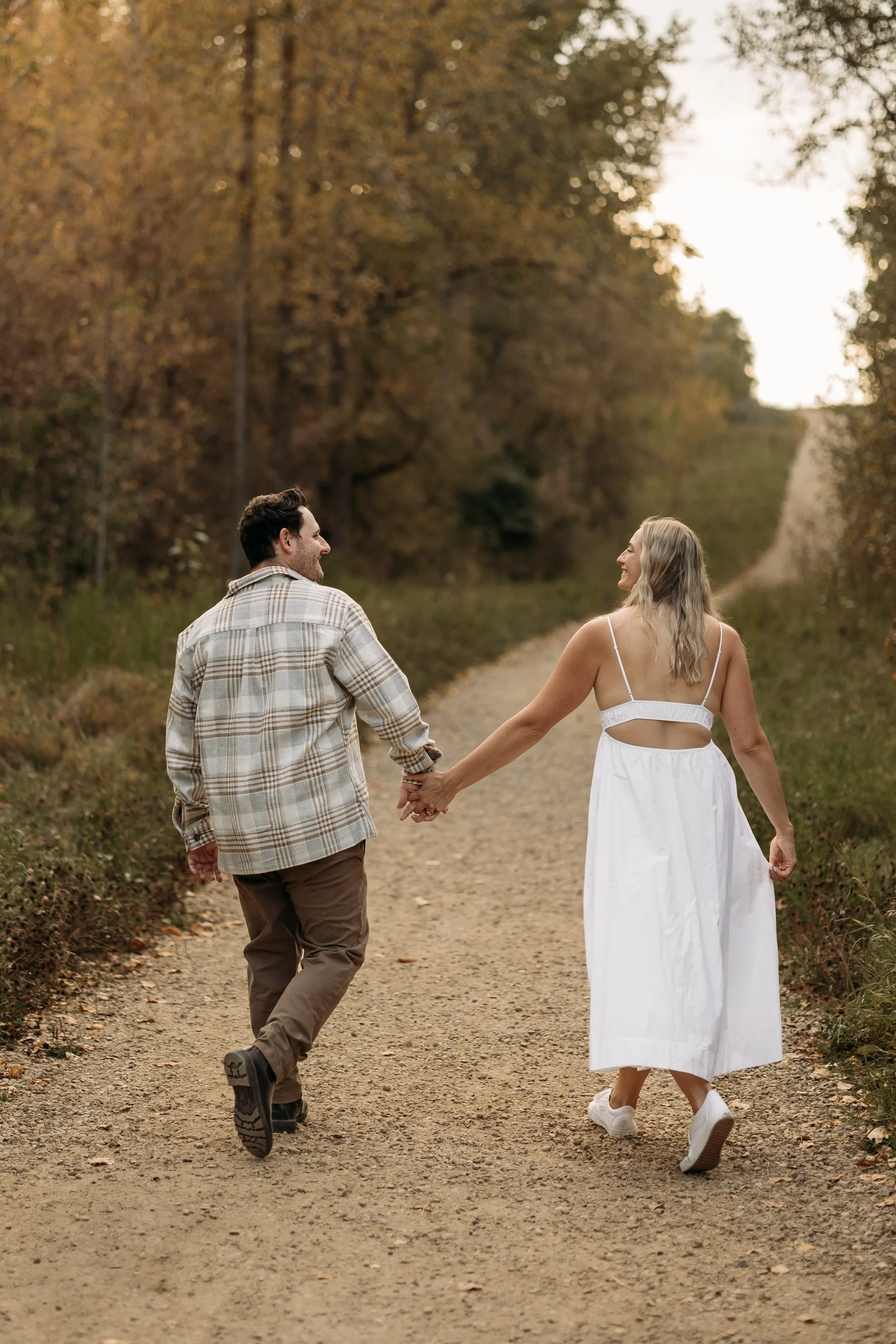 fall engagement photos in edmonton alberta photography by edmonton alberta wedding photographer tays photos and beauty