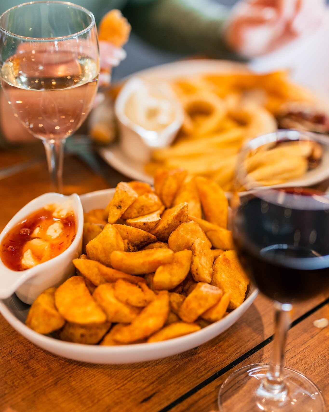 Happy Friday! 🩵

Come and enjoy your weekend with us 😋 we have all the food you could want!

PLUS Happy Hour starts again during every Crows and Port game from siren to siren 🏉

Book here 👉 www.midwaytavern.net