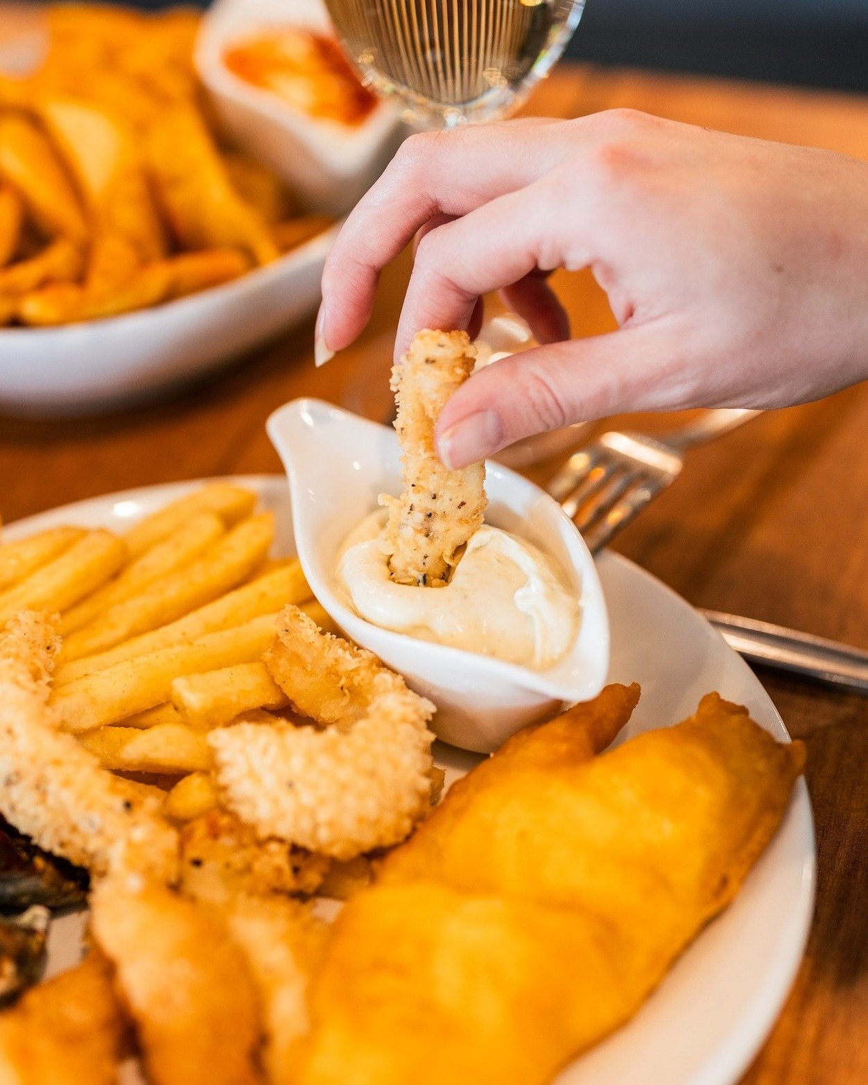 Start the weekend early with us! 🥳

For all you seafood lovers, get your hands on our Seafood Basket 🐟🍤🍟

Book here 👉 www.midwaytavern.net