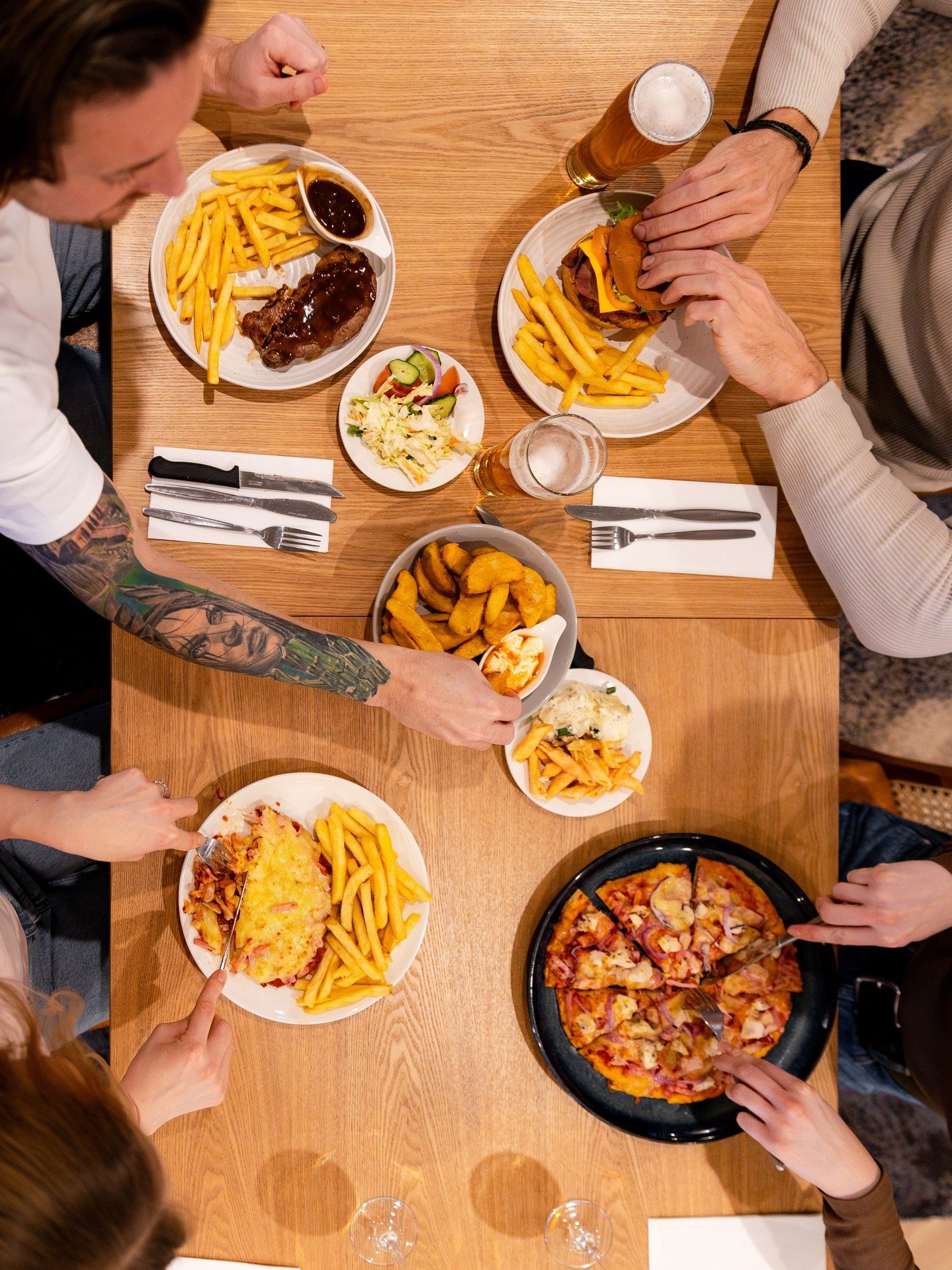 Catch up with mates over a meal at the Midway 🍴

Book now using the link in our bio!