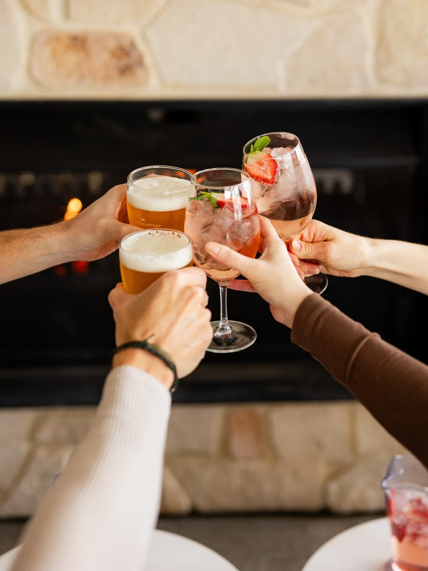 Ready to celebrate the year that's been? 

Let us take care of the heavy lifting! Round up your mates, colleagues, family, whoever it may be and book your 2025 festive catch up at Midway. 

Easy planning, great atmosphere. Get in touch today! 🎄