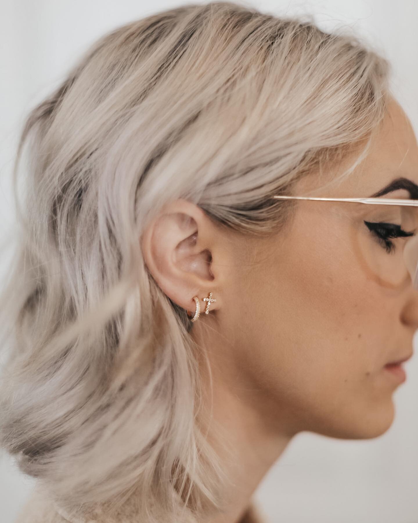 I&rsquo;ve been wanting for a longgggg time to add more piercings. I only have 2 so far and I used to have my cartilage pierced but it was so hard to heal. I may be going in for some more before the year is over. Inspo from @xonitarose

Shop @white_l