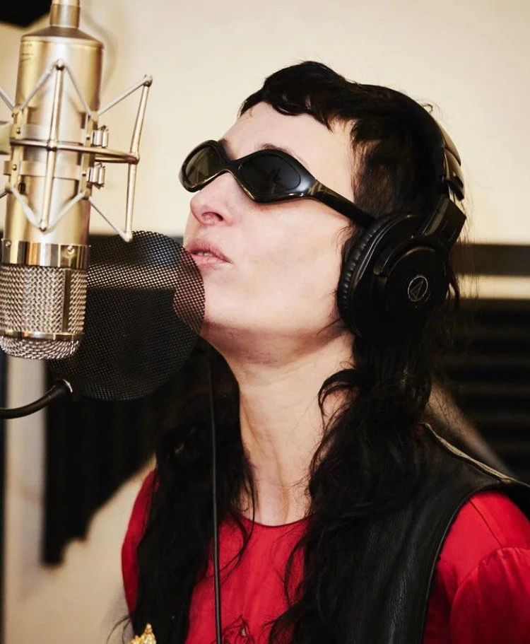 FLIP OUT-Black/G15 on Zumi Rosow