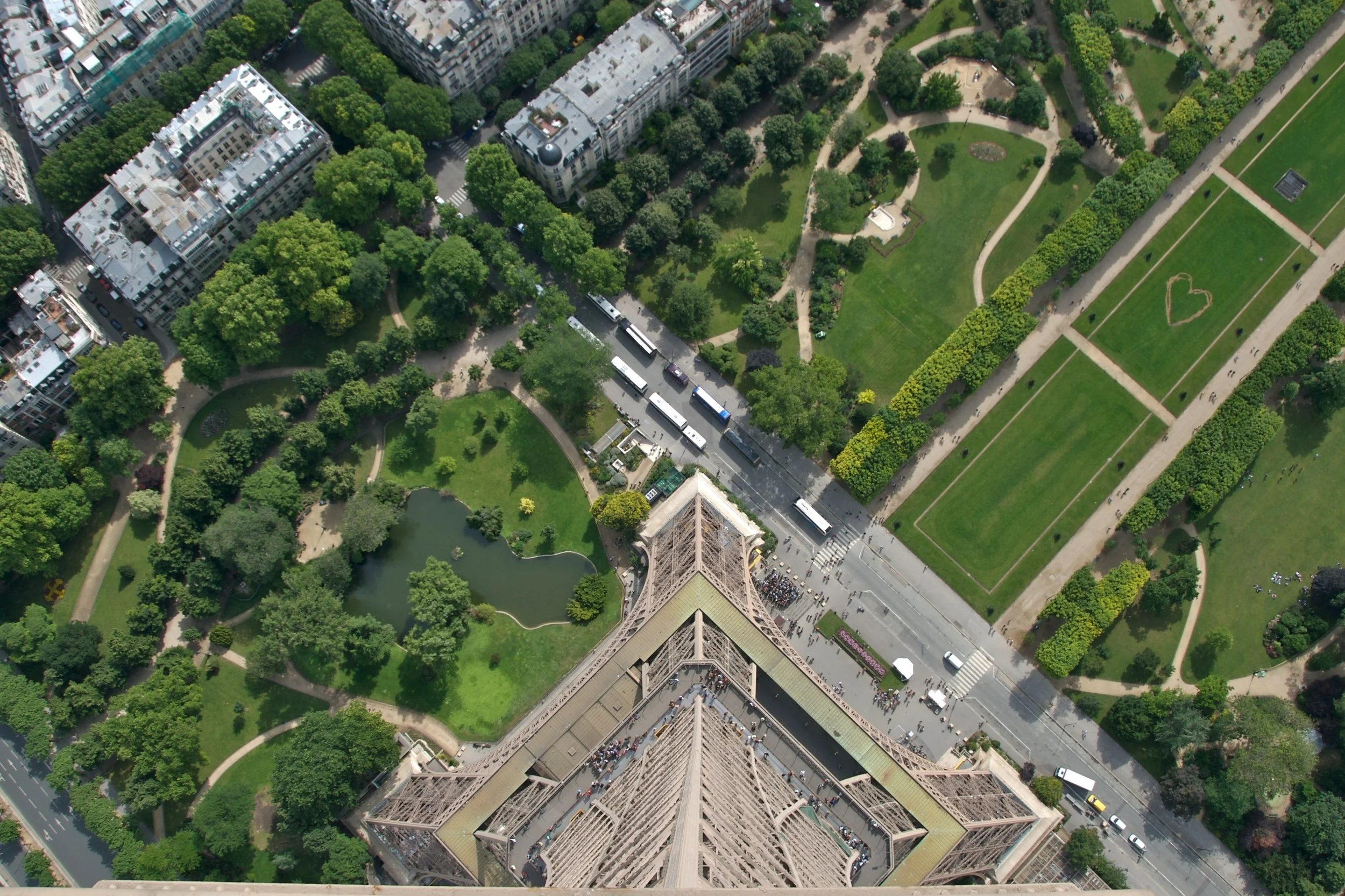 From Eiffel Tower to Outer Space: How Perspective Shapes Storytelling