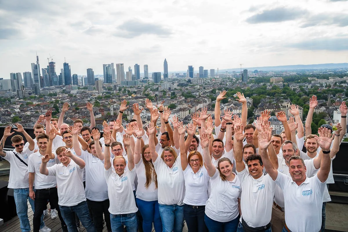  Gruppenbild bei der Firmenfeier der Blue Automation in Frankfurt am Main 