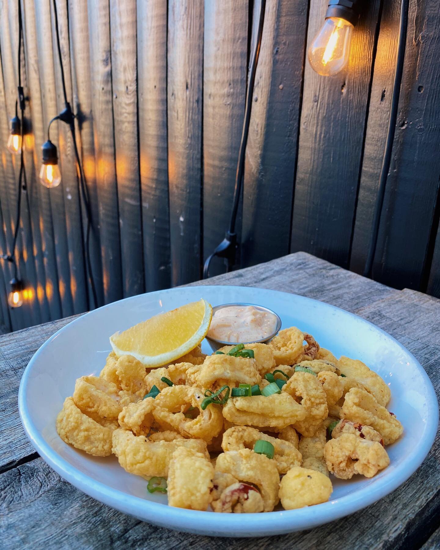 Wondering what you should order today? Let this post be your guide to our Calamari: flash-fried with banana peppers &amp; served with a house lemon aioli, they are a ✨ delicious ✨ edition to your meal. 

-

#sidebarlbg #sidebar #sidebarleesburg #lees