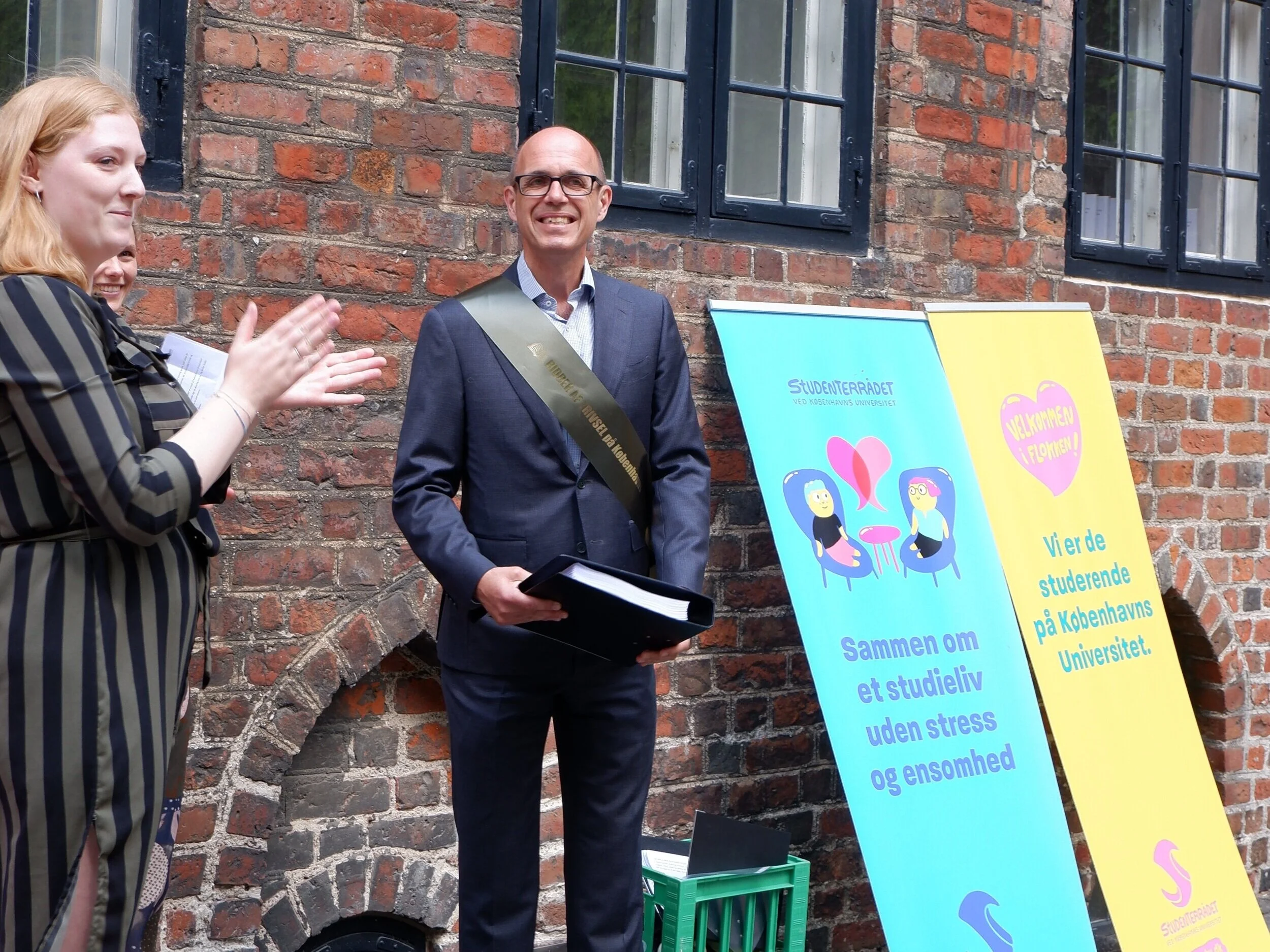 ….Henrik Wegener er blevet slået til ridder af Trivsel på KU..Henrik Wegener knighted to fight for students well-being….