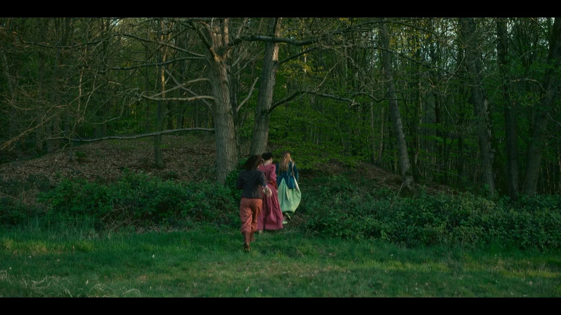 TheLadyGraceMysteries_S01_EP02_EPSTILLS_06.jpg