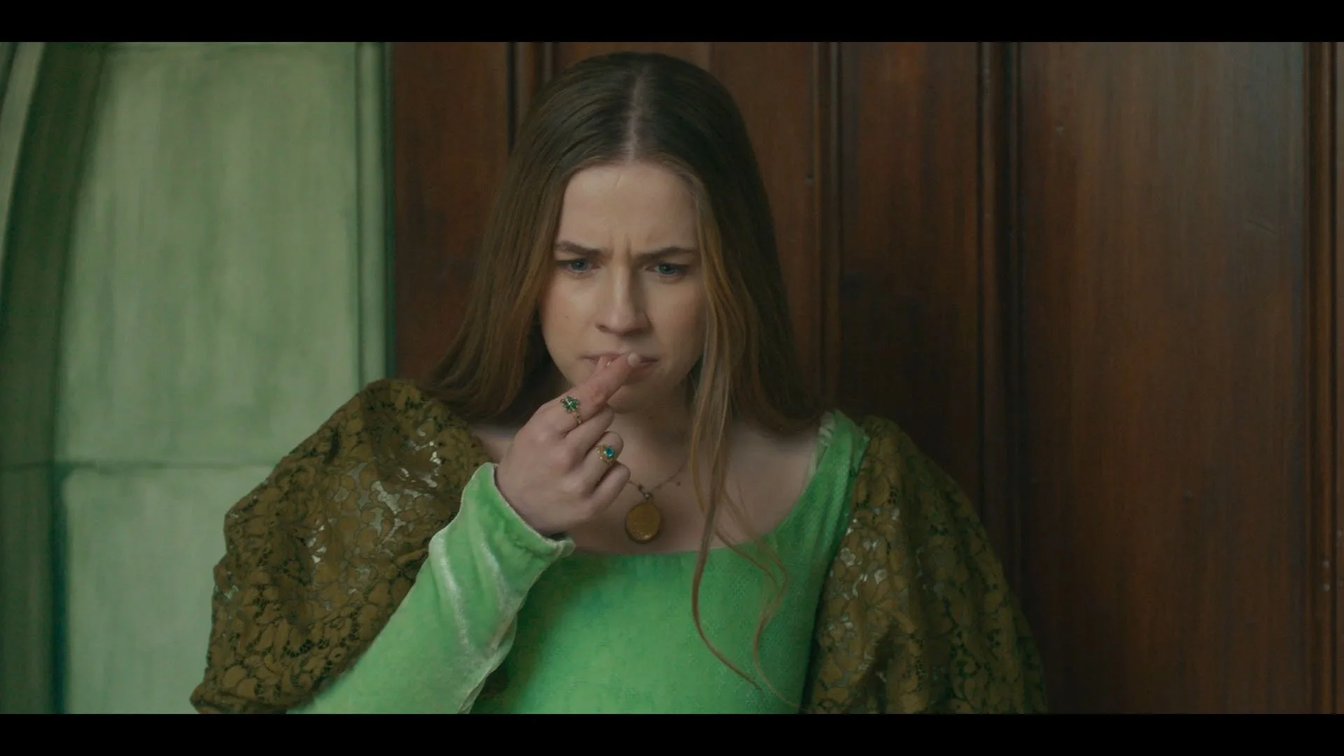 TheLadyGraceMysteries_S01_EP03_EPSTILLS_03.jpg