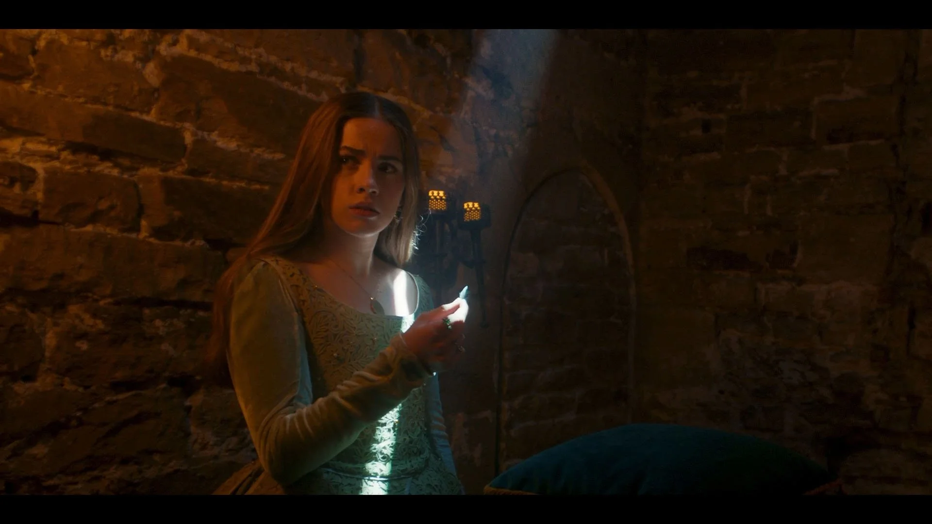TheLadyGraceMysteries_S01_EP01_EPSTILLS_11.jpg