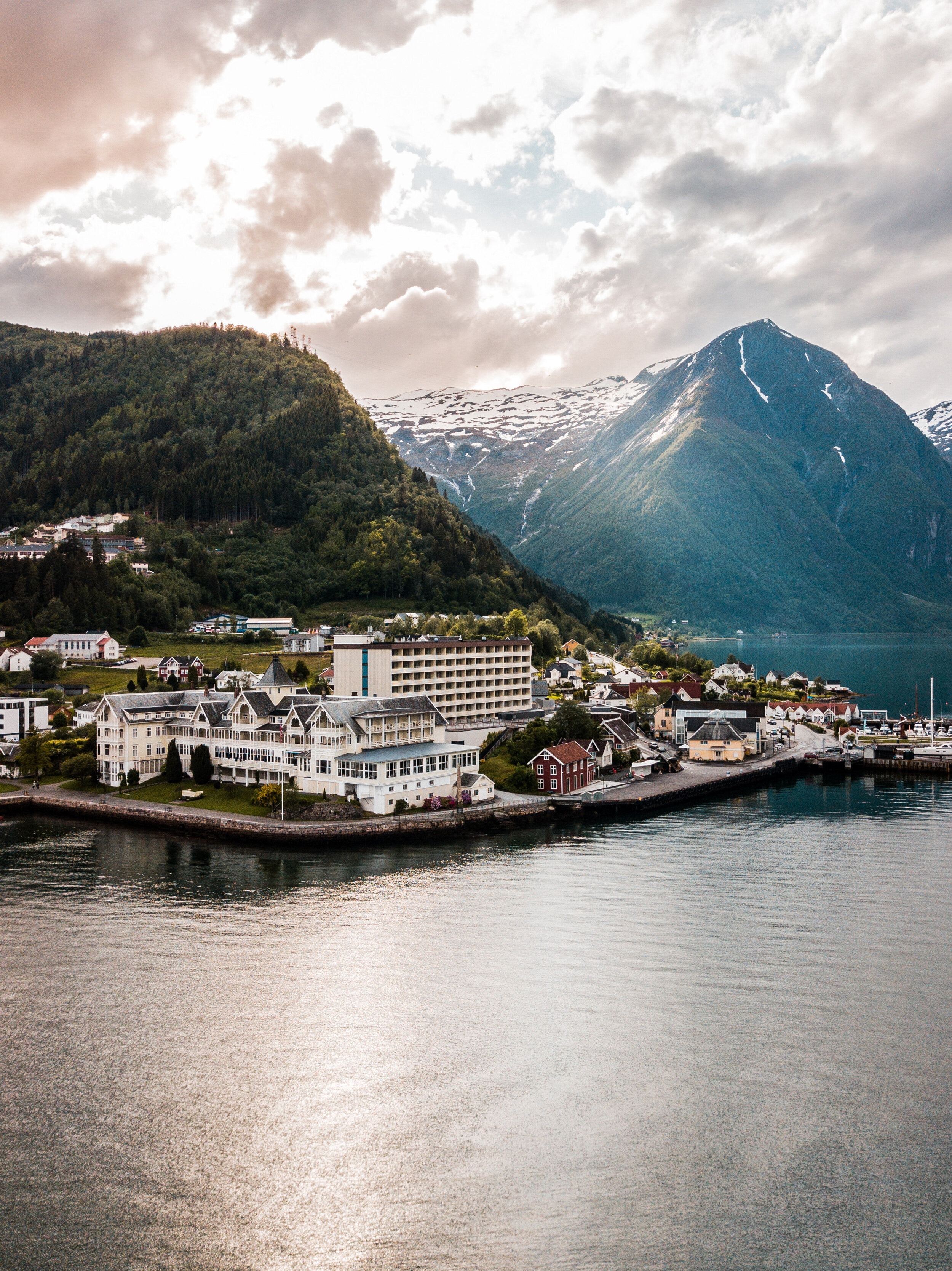 Welcome to the new season at Kviknes hotel in Balestrand