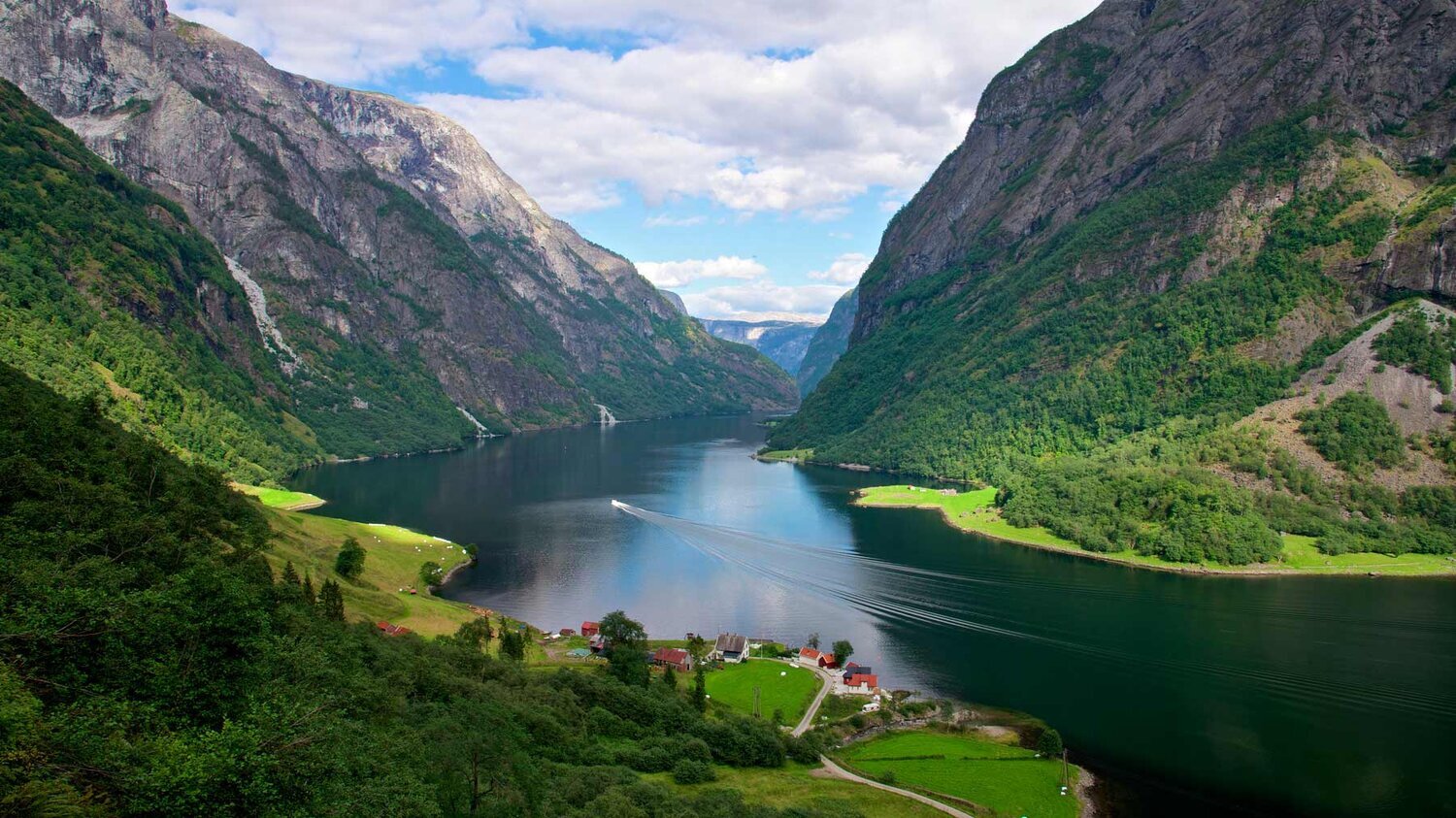 Experience the beautiful Nærøyfjord on a trip to Flåm